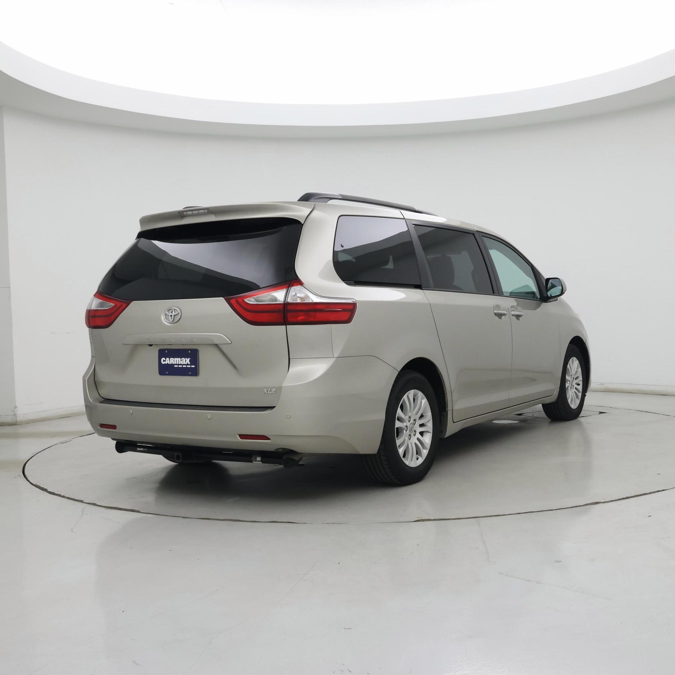 Thumbnail: 2017 Toyota Sienna - 8