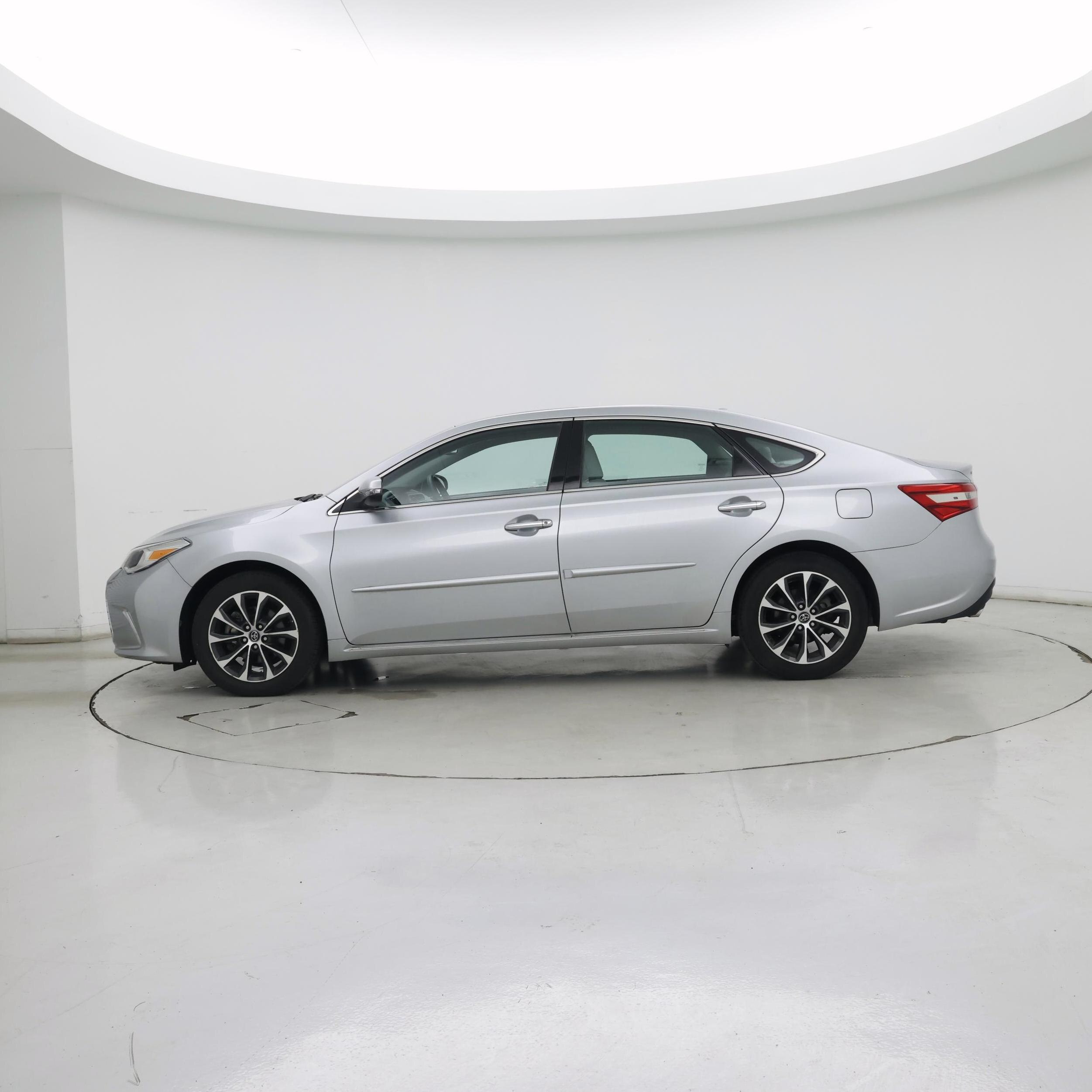 Thumbnail: 2018 Toyota Avalon - 3