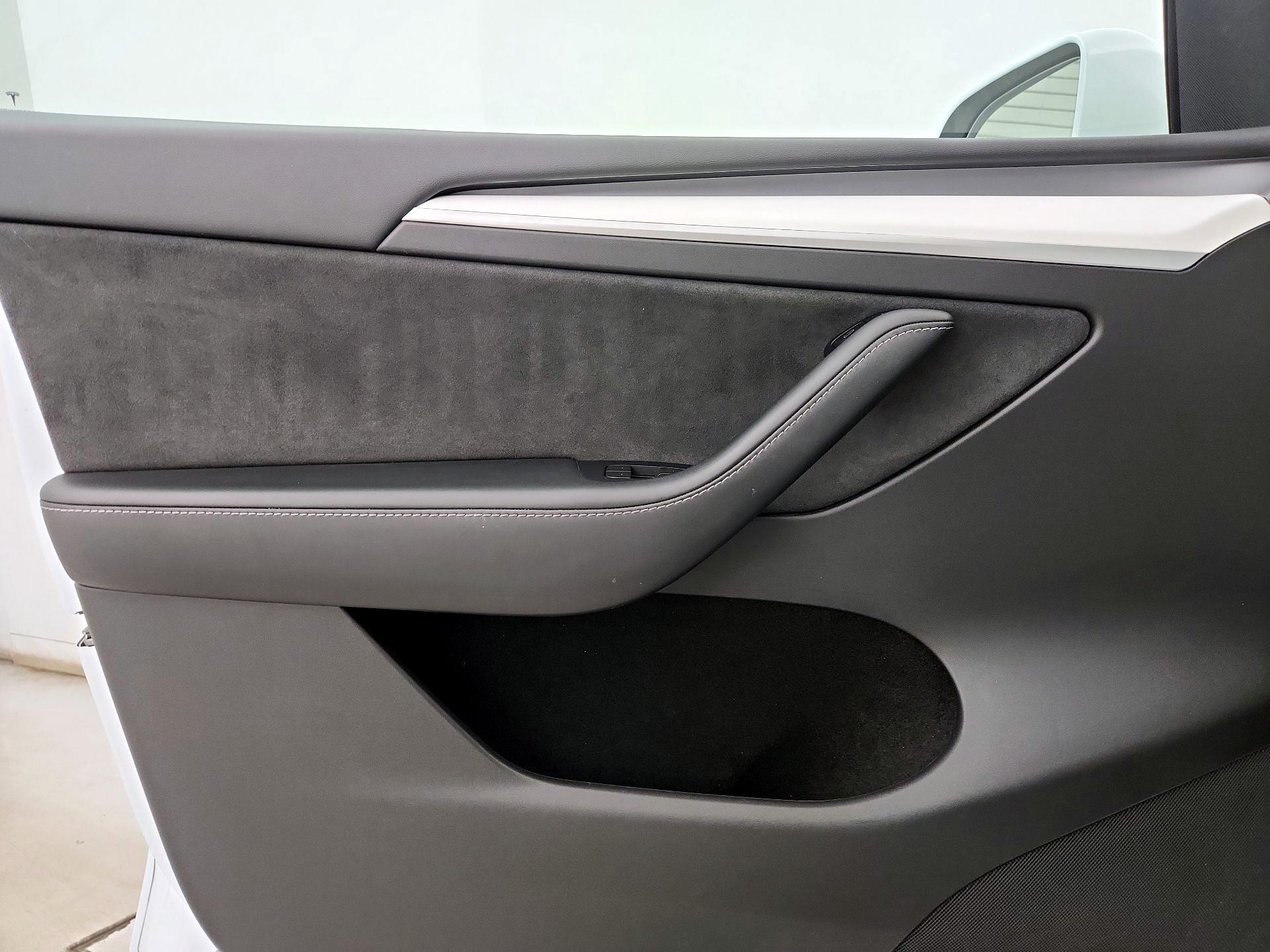 Thumbnail: 2023 Tesla Model Y - 12