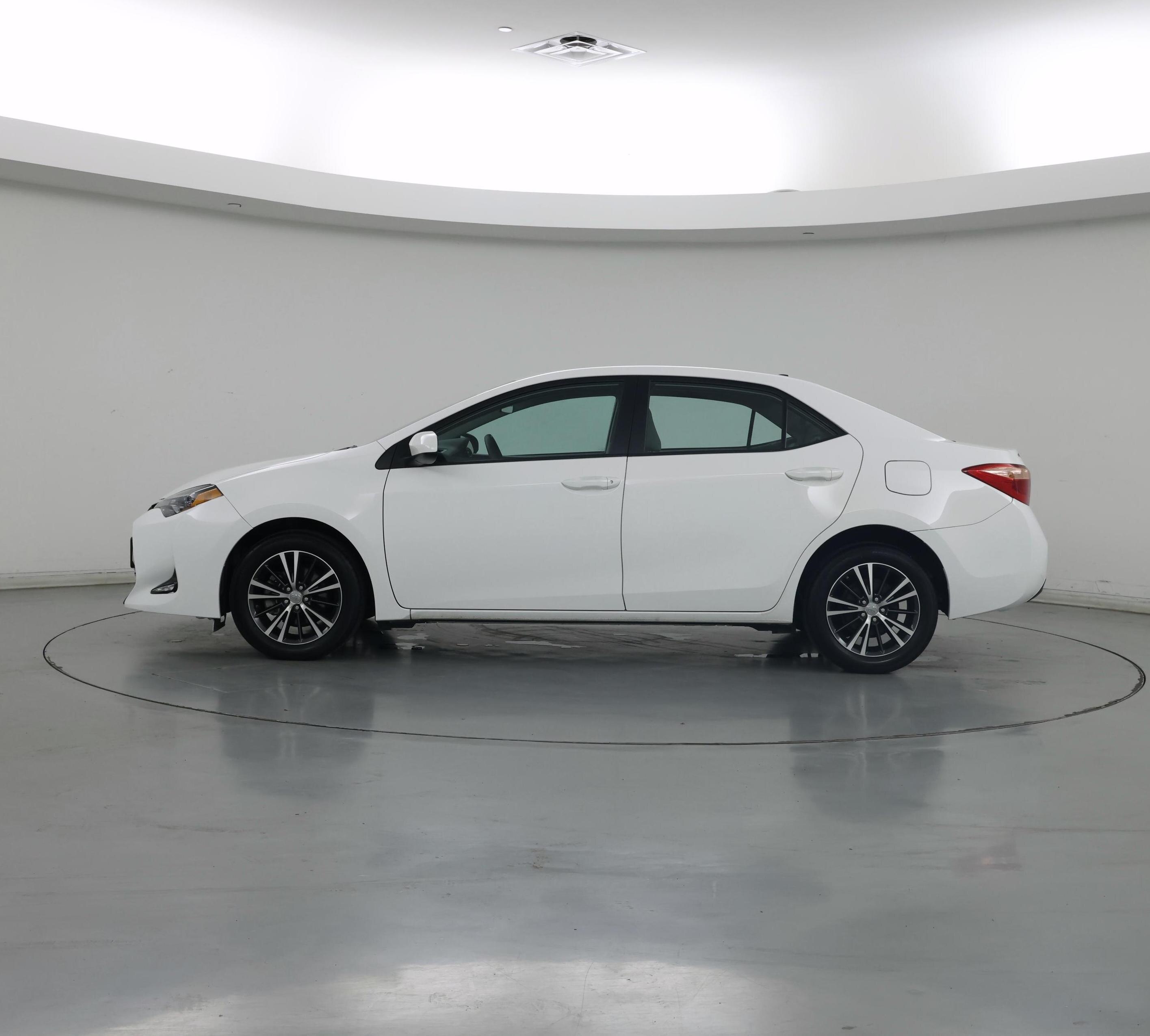 Thumbnail: 2018 Toyota Corolla - 3