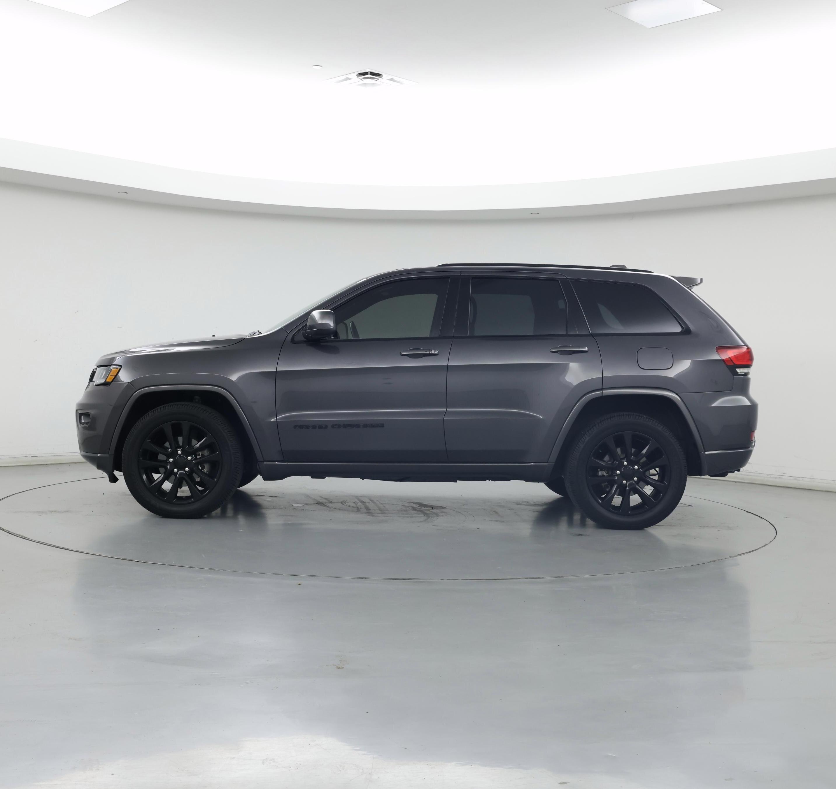 Thumbnail: 2018 Jeep Grand Cherokee - 3