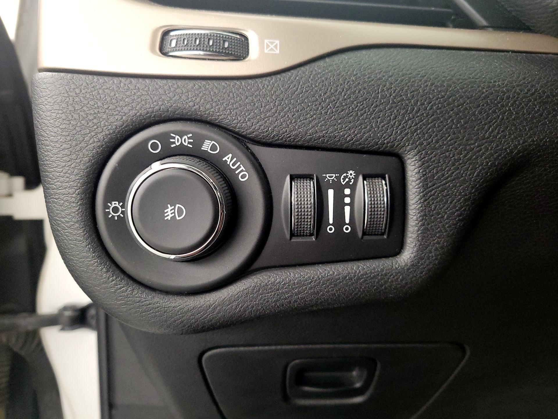 Thumbnail: 2016 Jeep Cherokee - 13