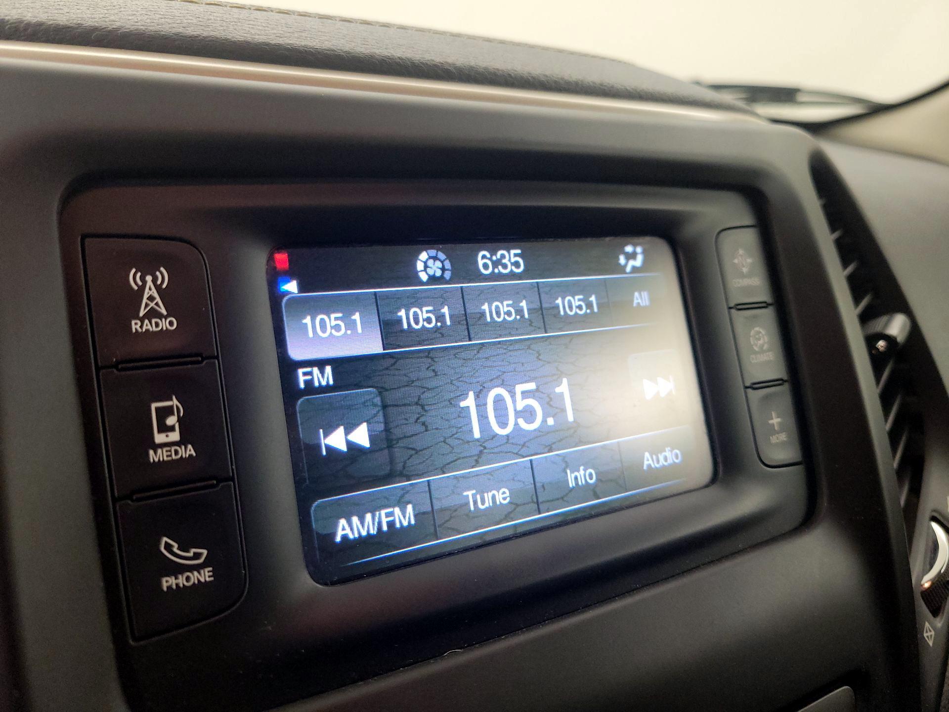 Thumbnail: 2016 Jeep Cherokee - 15