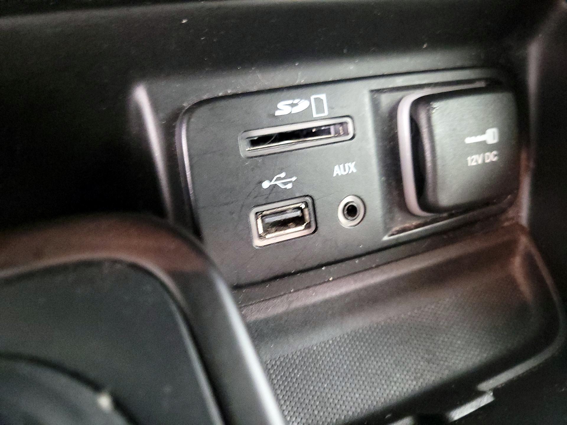Thumbnail: 2016 Jeep Cherokee - 18