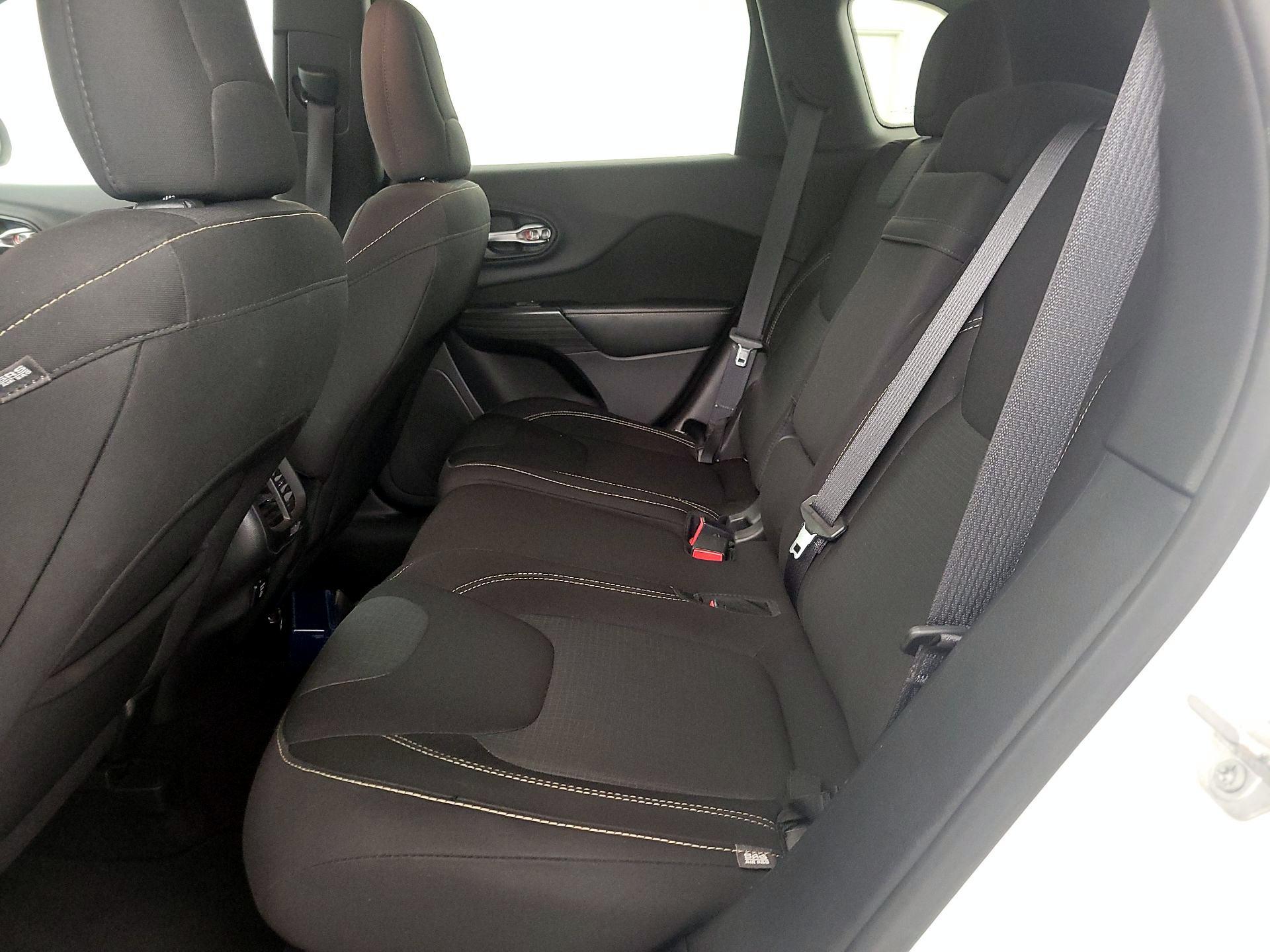 Thumbnail: 2016 Jeep Cherokee - 19