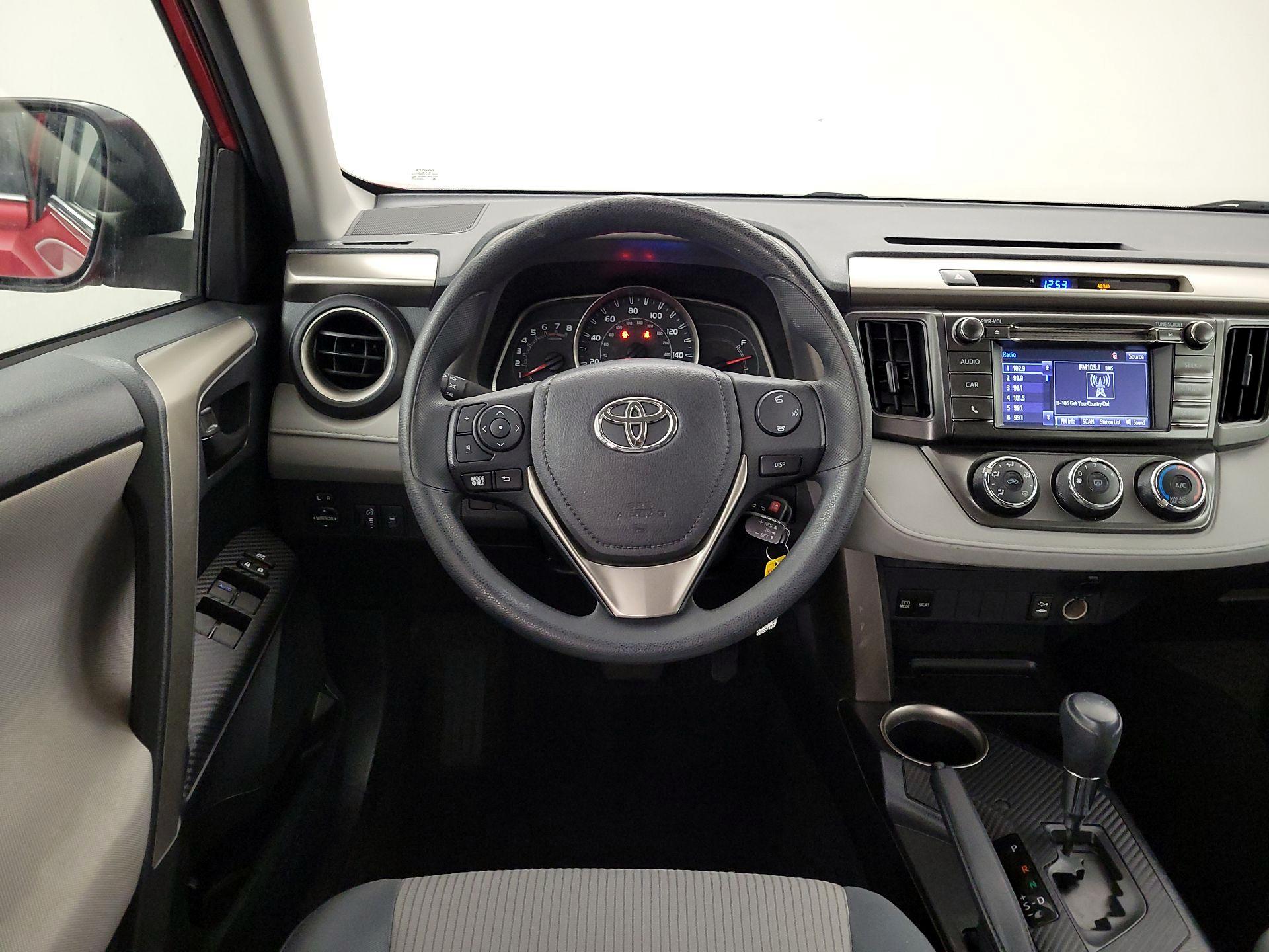 Thumbnail: 2015 Toyota RAV4 - 10