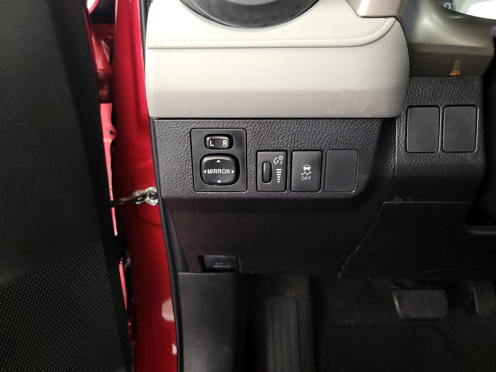 Thumbnail: 2015 Toyota RAV4 - 13