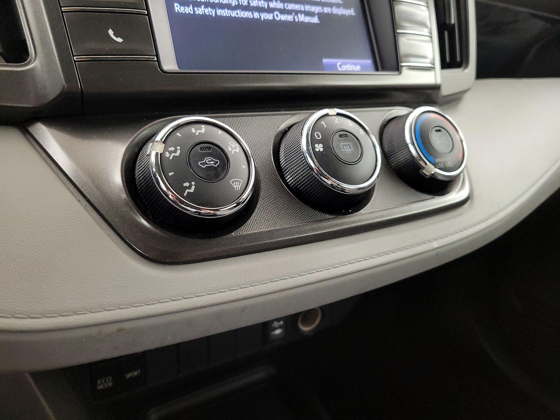 Thumbnail: 2015 Toyota RAV4 - 16