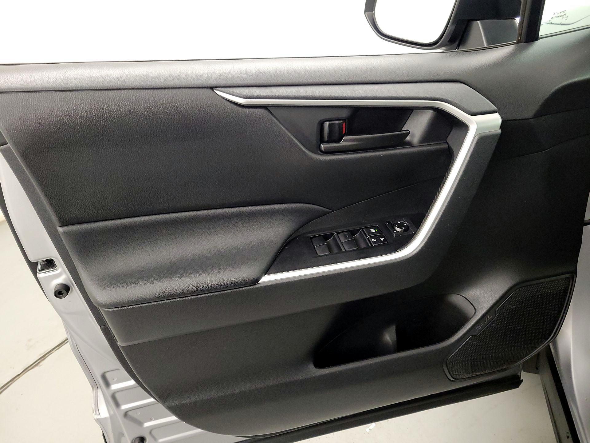 Thumbnail: 2021 Toyota RAV4 - 12