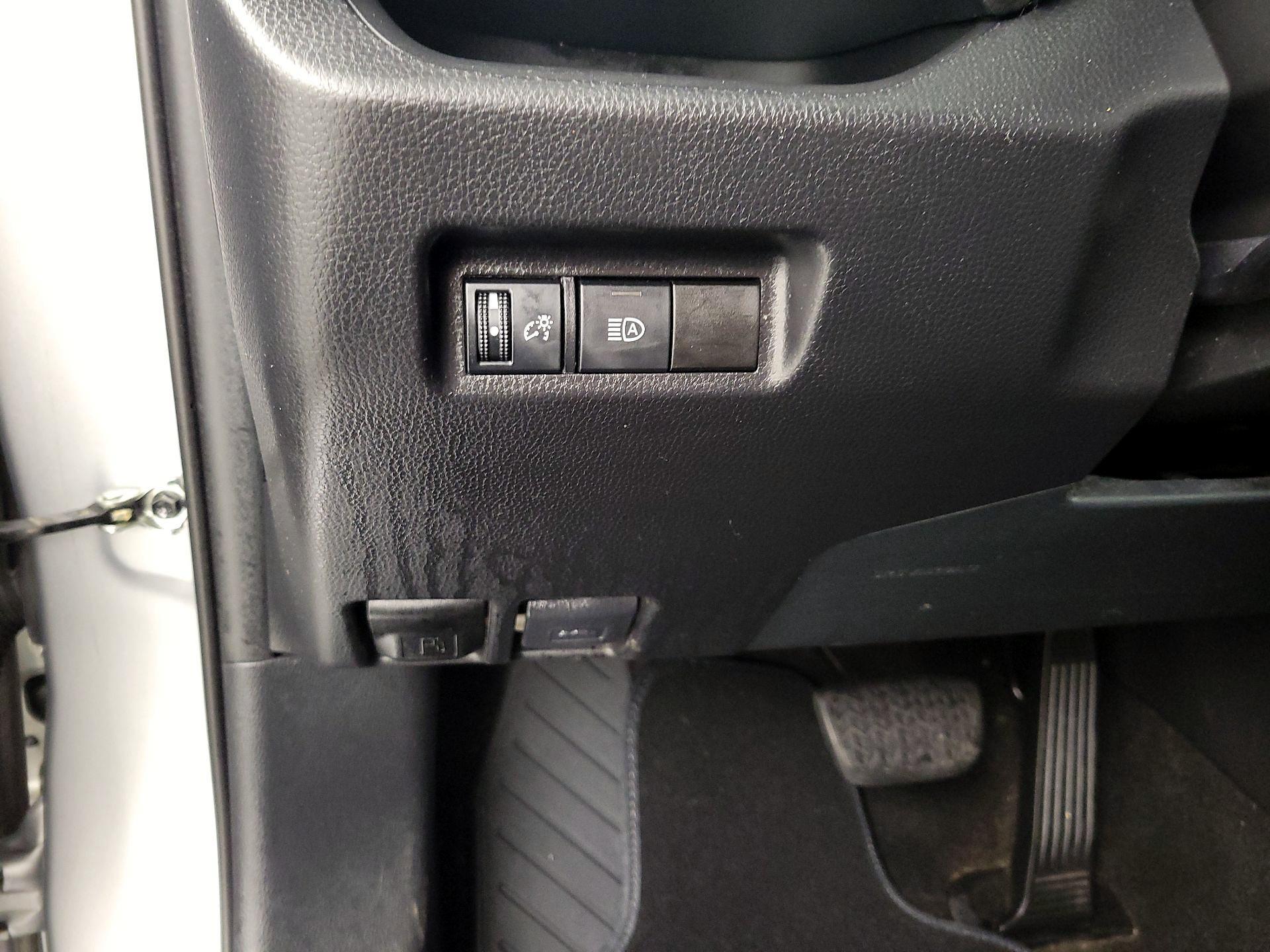 Thumbnail: 2021 Toyota RAV4 - 13