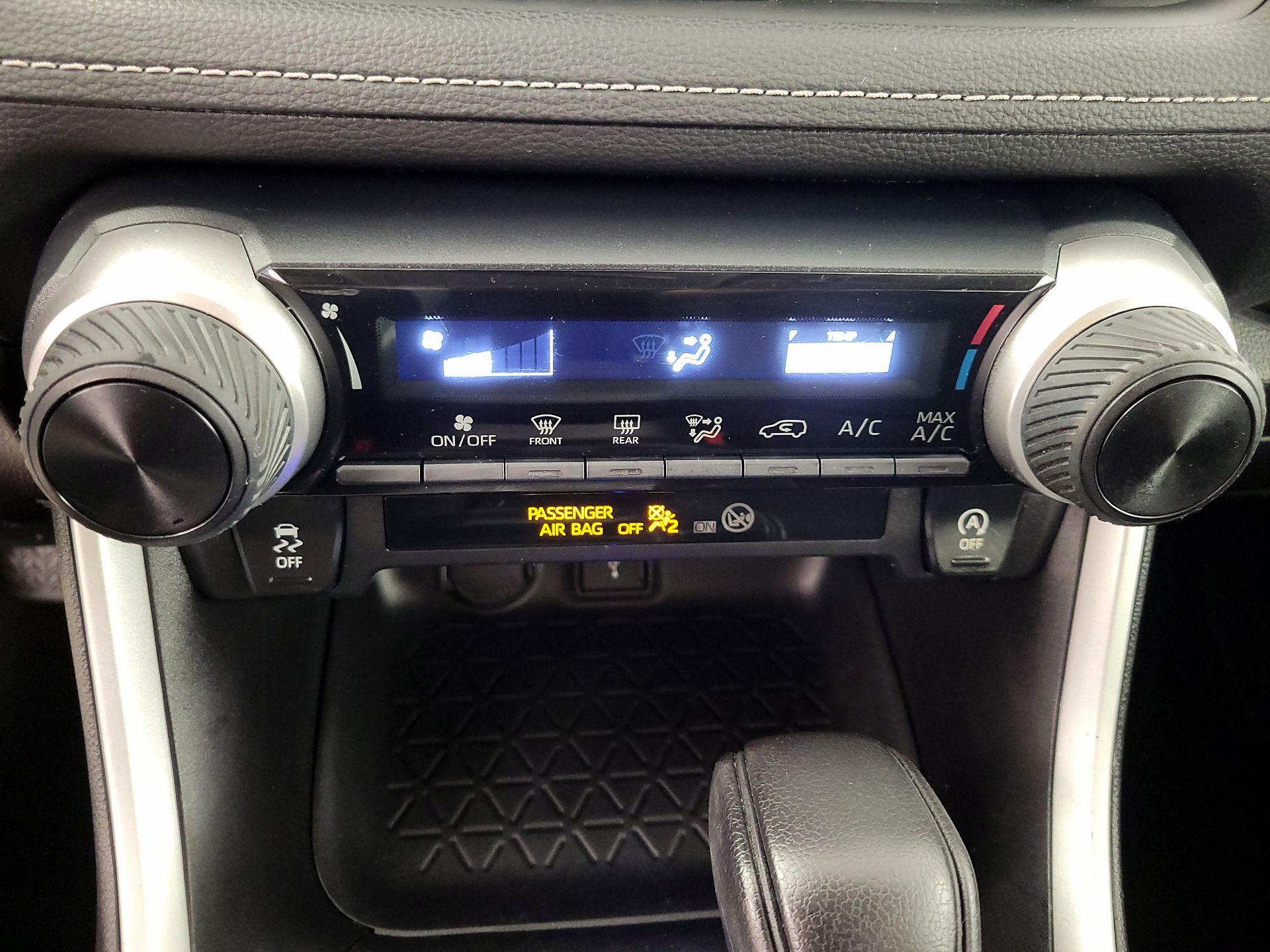 Thumbnail: 2021 Toyota RAV4 - 16