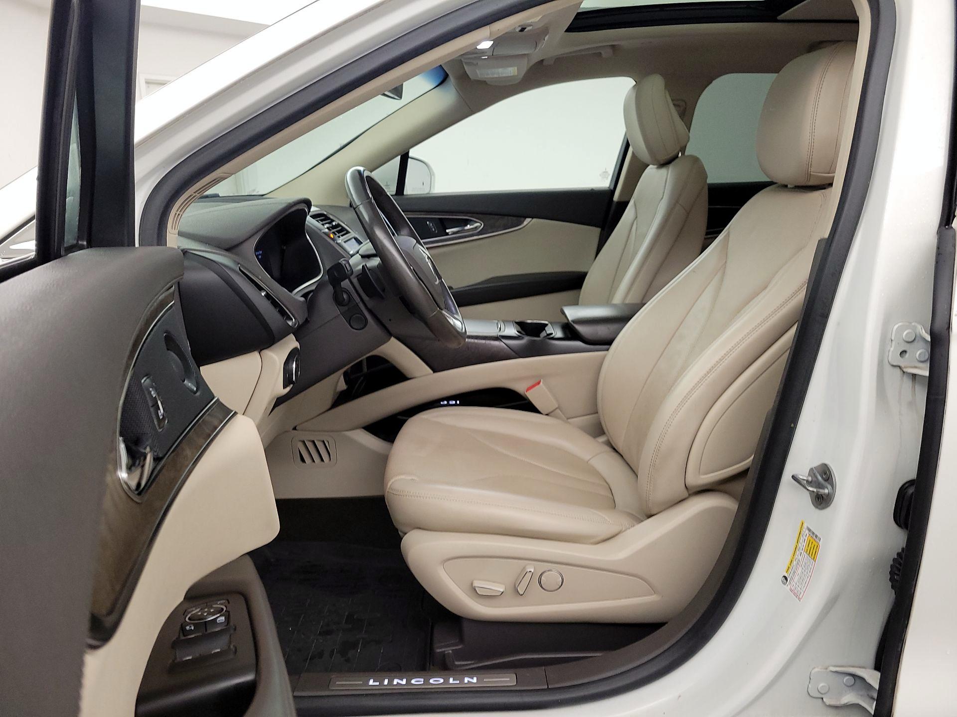 Thumbnail: 2020 Lincoln Nautilus - 11