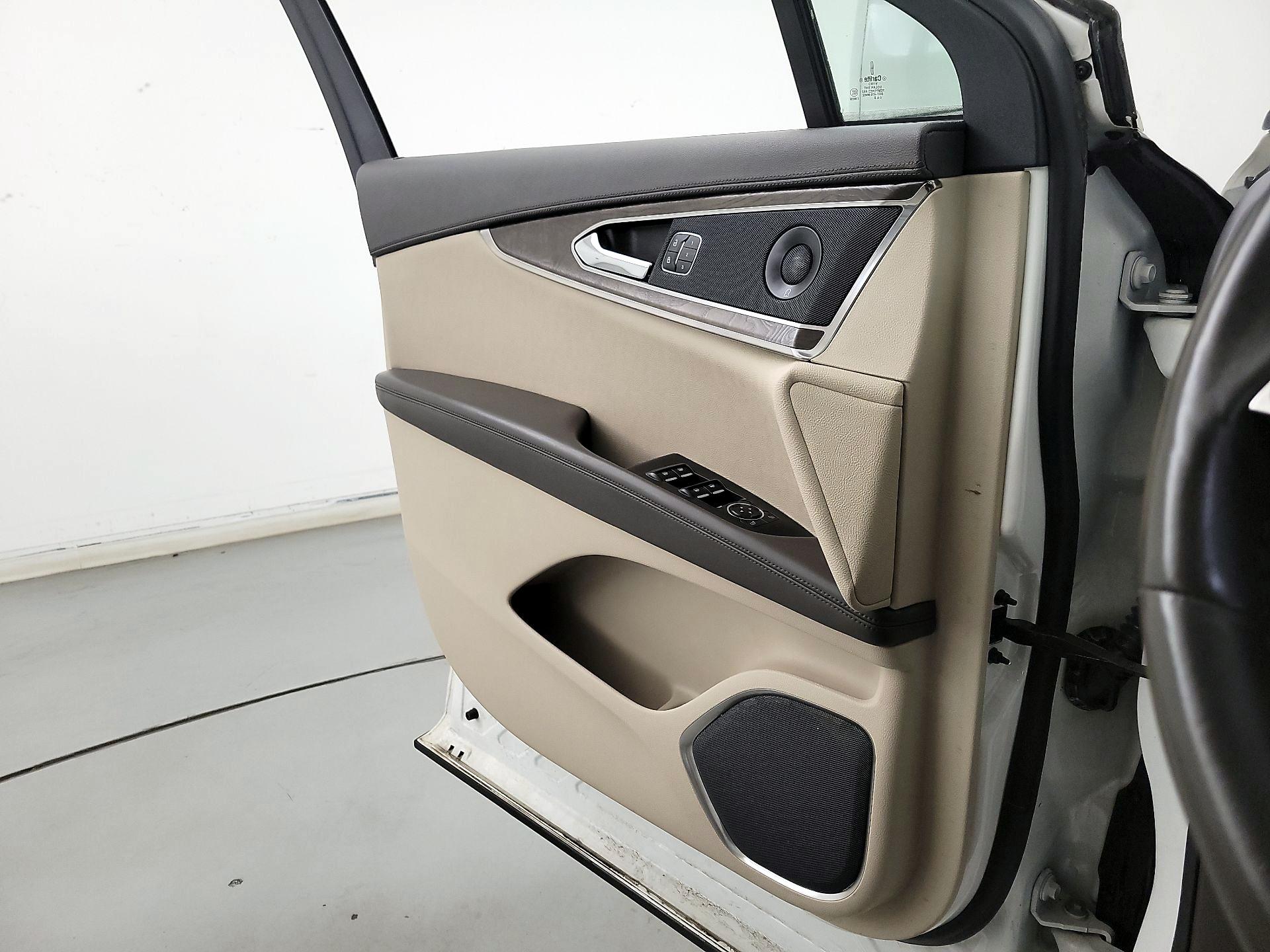 Thumbnail: 2020 Lincoln Nautilus - 12