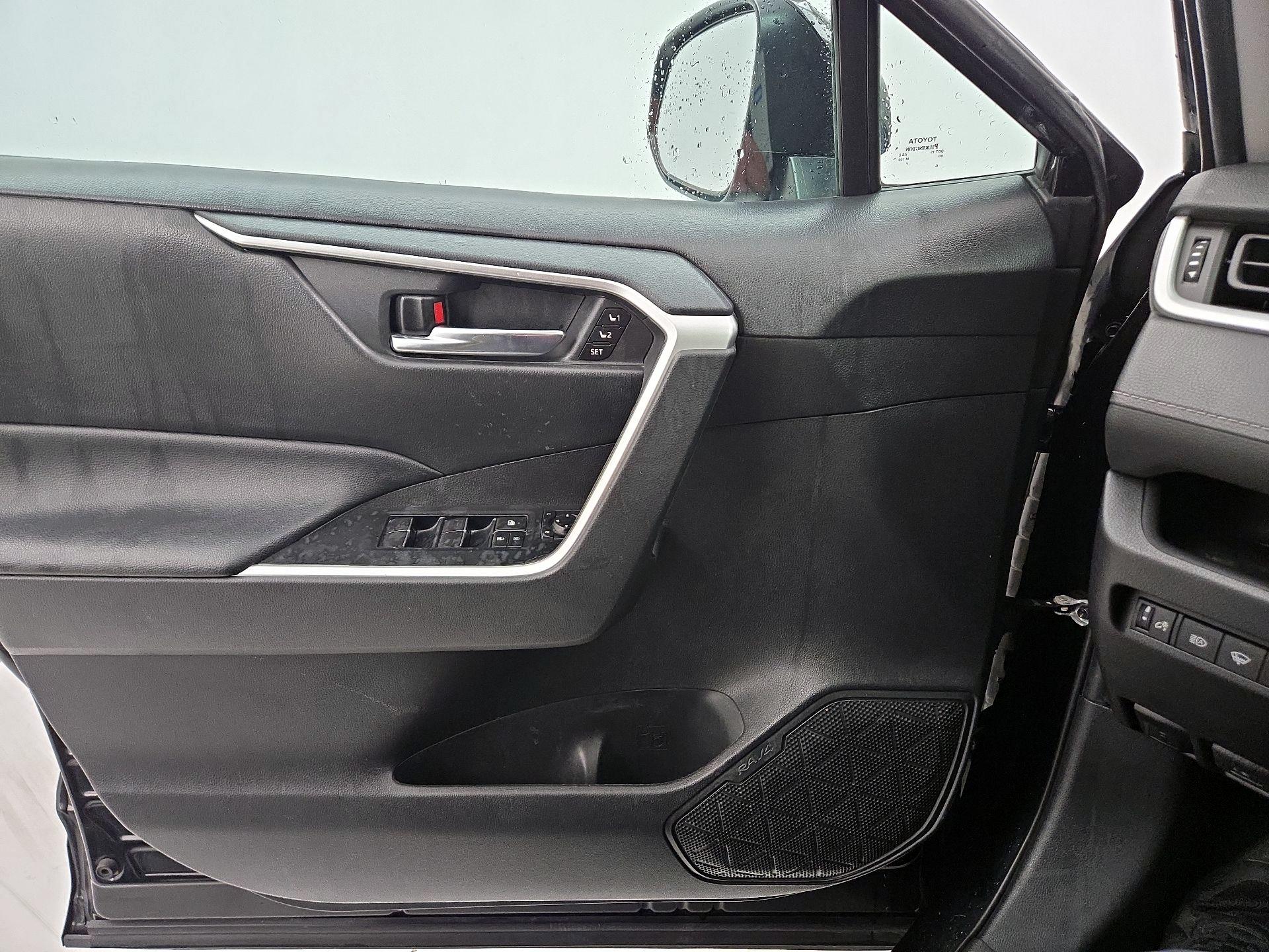 Thumbnail: 2021 Toyota RAV4 - 12