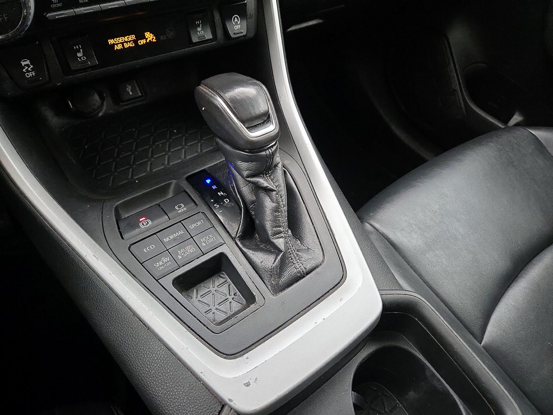 Thumbnail: 2021 Toyota RAV4 - 17