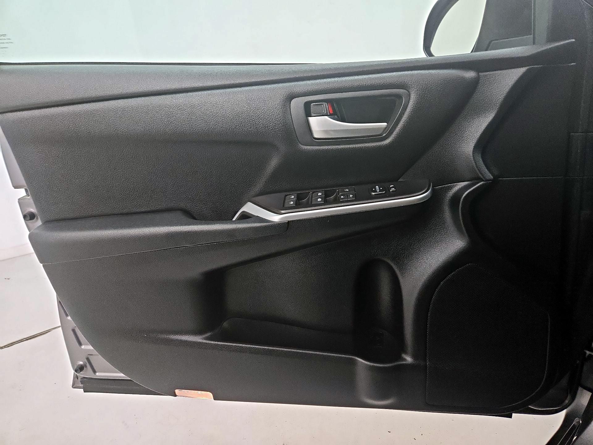 Thumbnail: 2017 Toyota Camry - 12