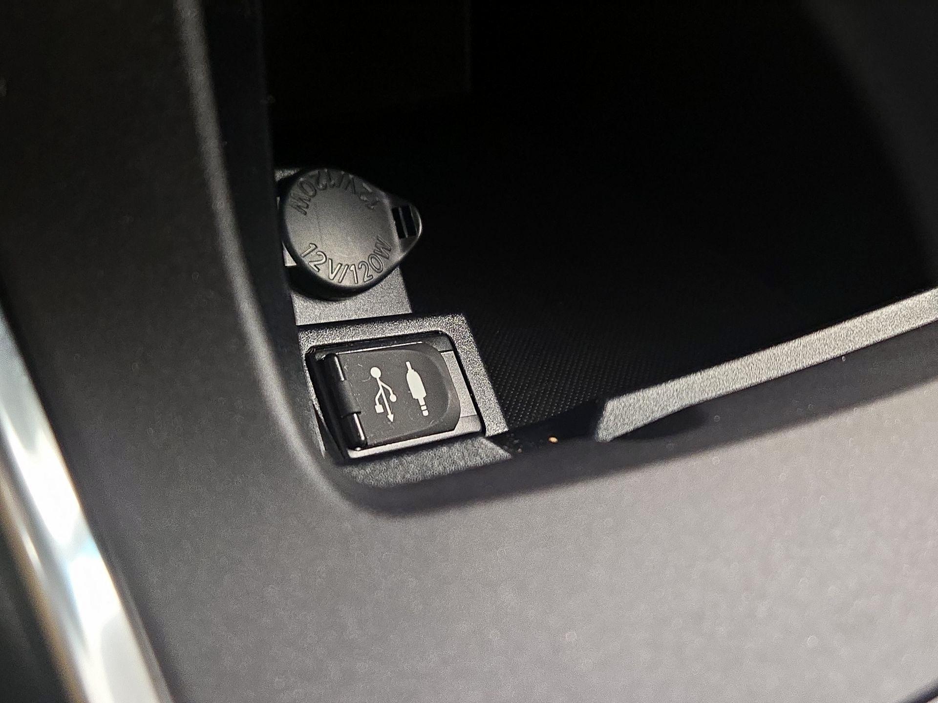 Thumbnail: 2017 Toyota Camry - 18