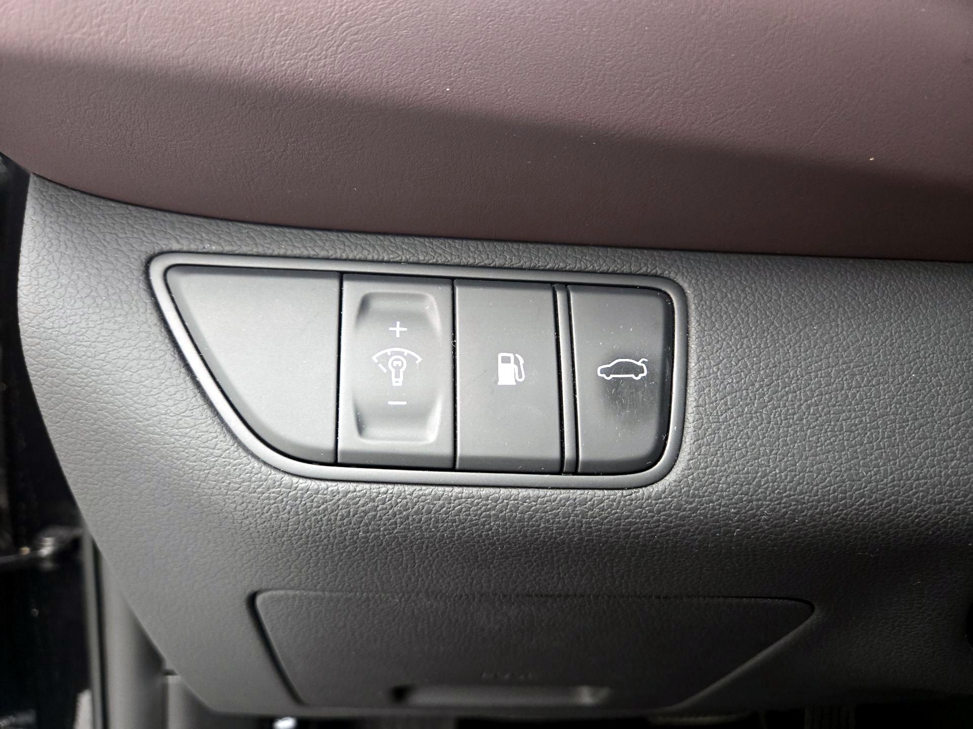 Thumbnail: 2022 Genesis G70 - 13