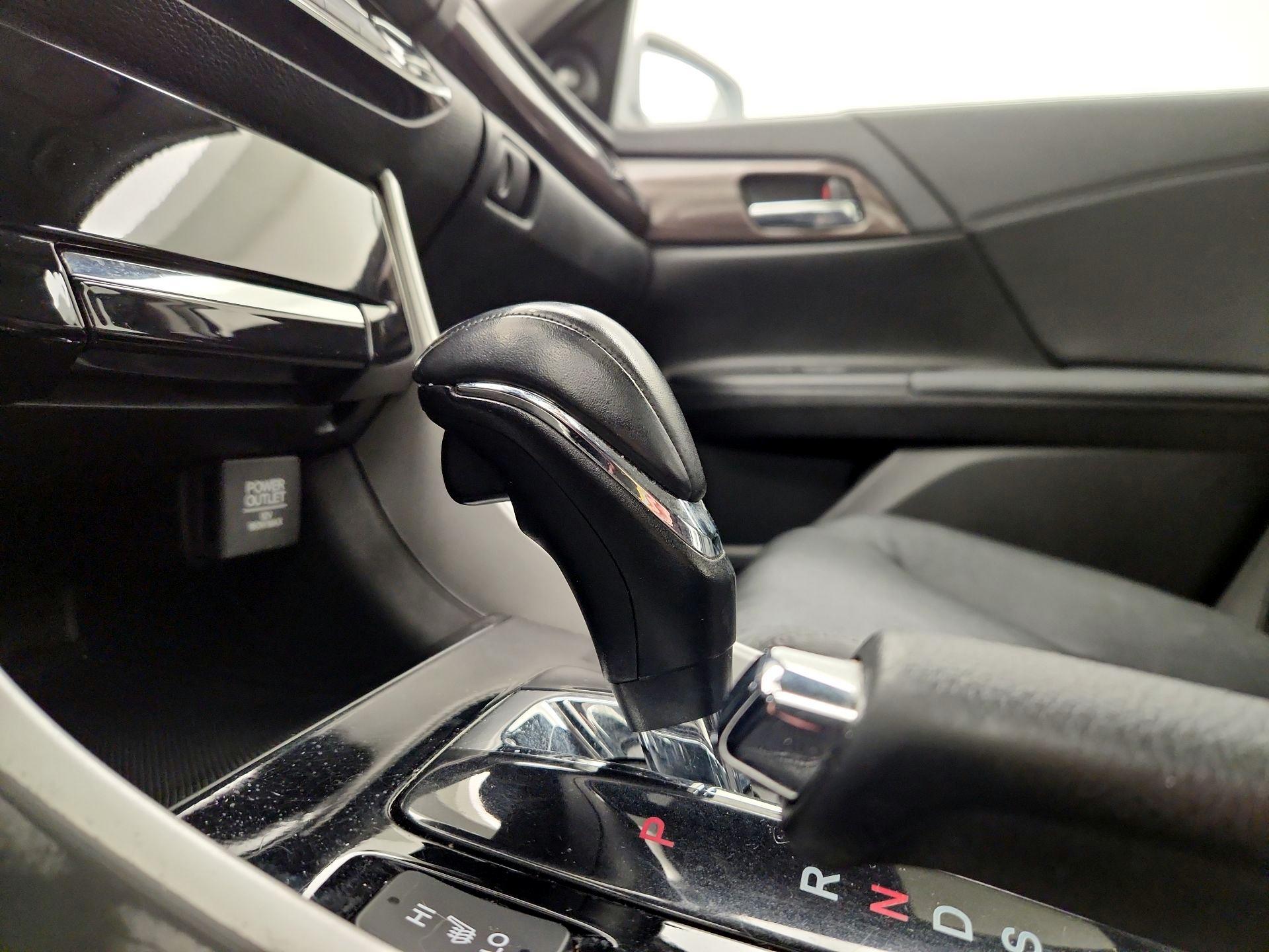 Thumbnail: 2017 Honda Accord - 18