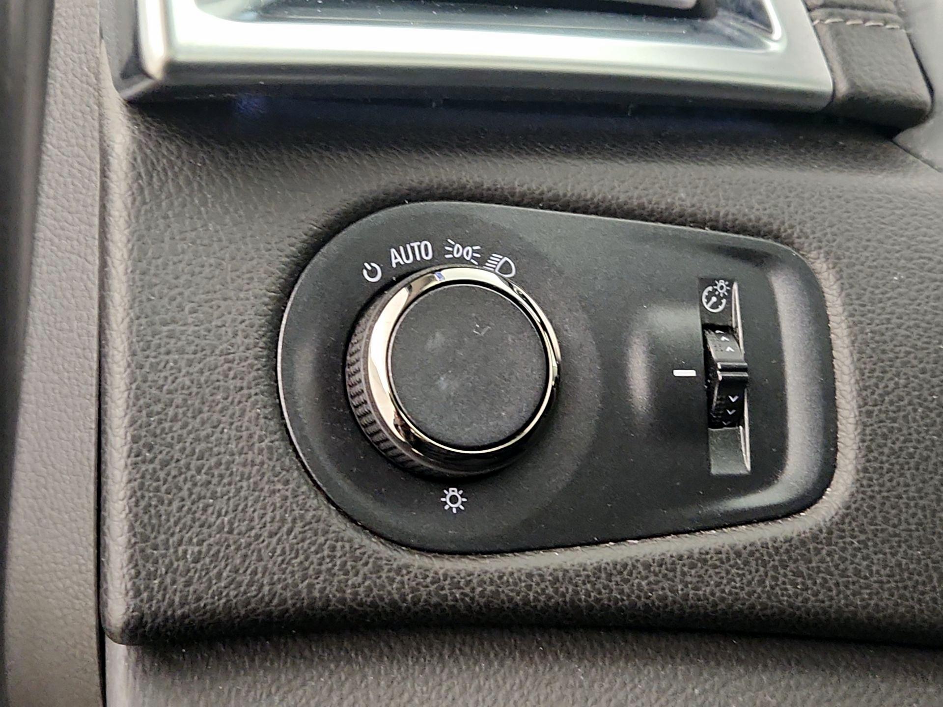 Thumbnail: 2015 Cadillac SRX - 13