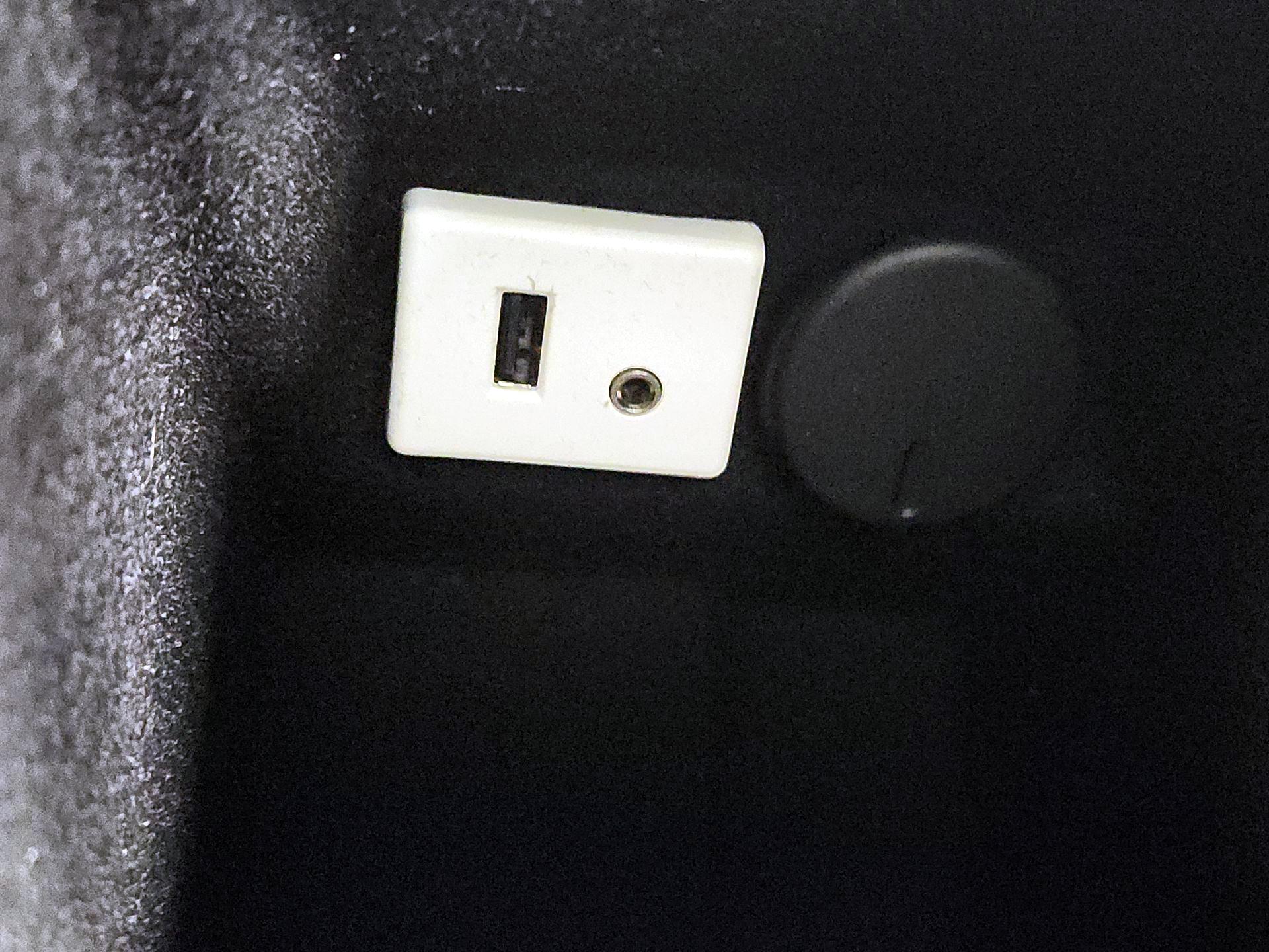 Thumbnail: 2015 Cadillac SRX - 18