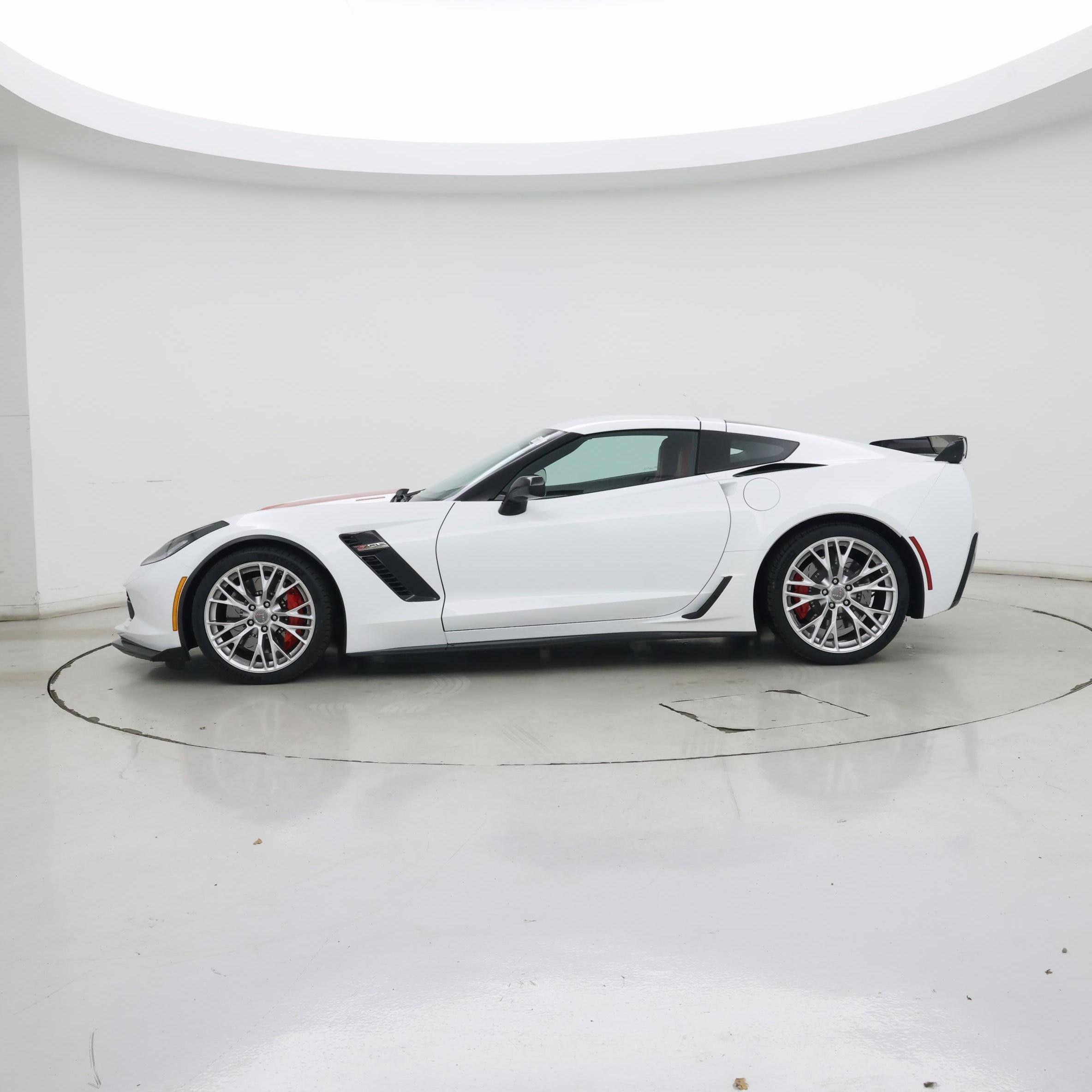 Thumbnail: 2015 Chevrolet Corvette - 3