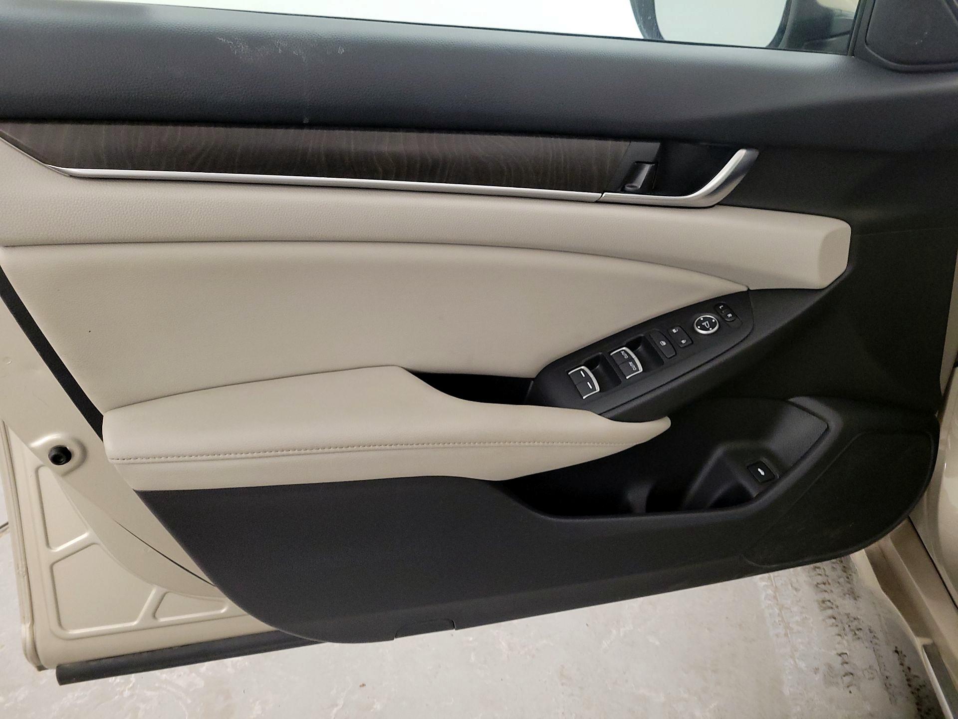 Thumbnail: 2018 Honda Accord - 12