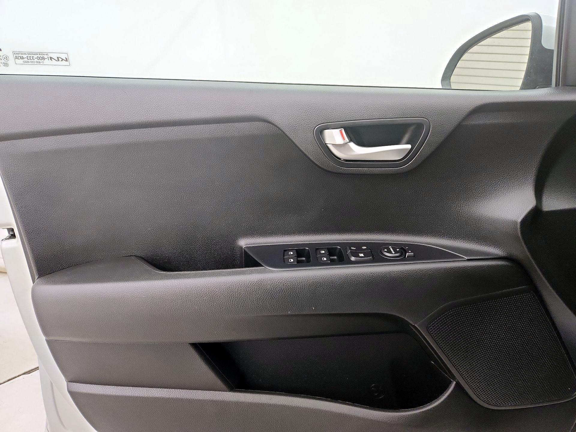 Thumbnail: 2023 Kia Rio - 12