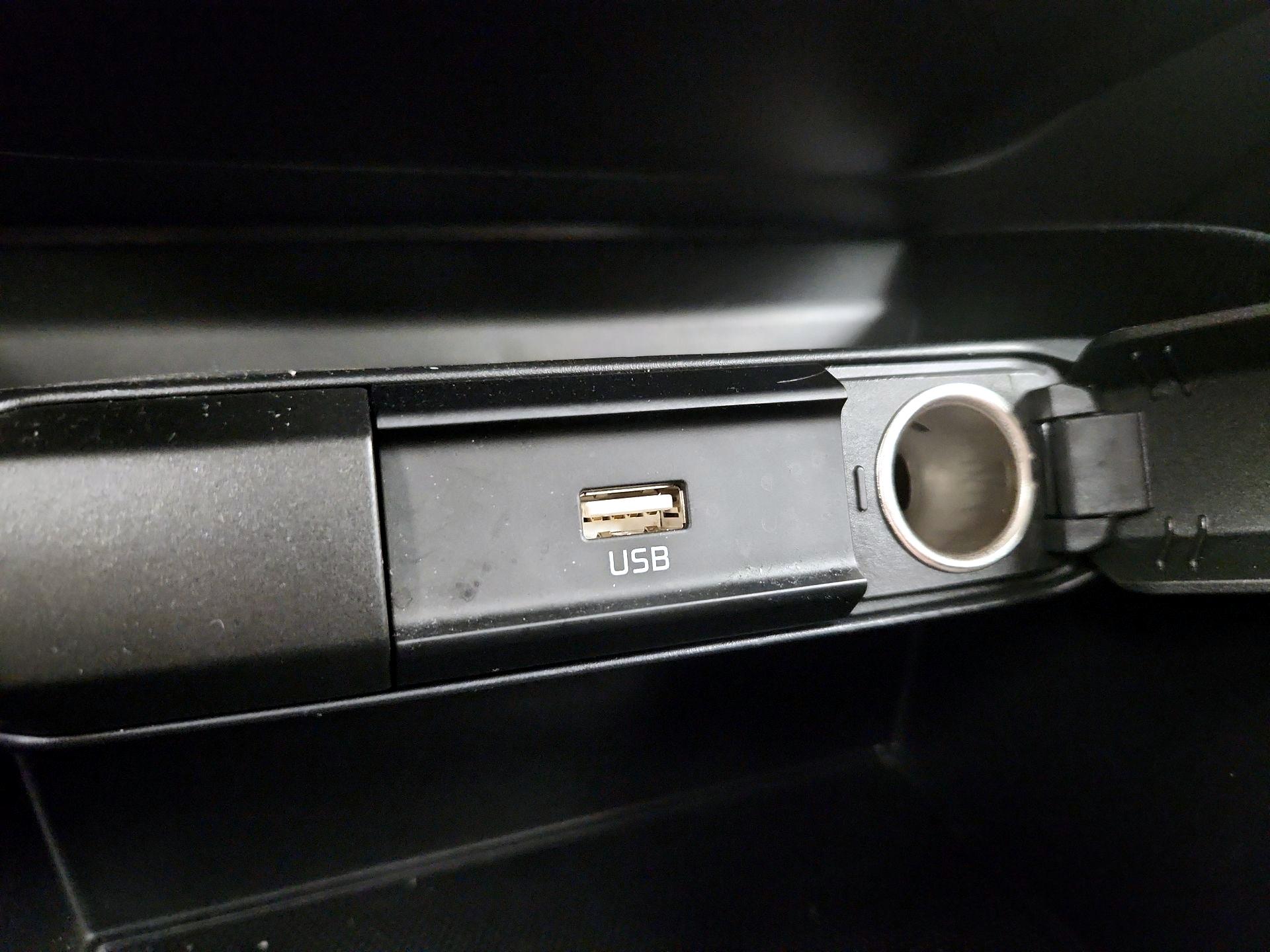 Thumbnail: 2023 Kia Rio - 18