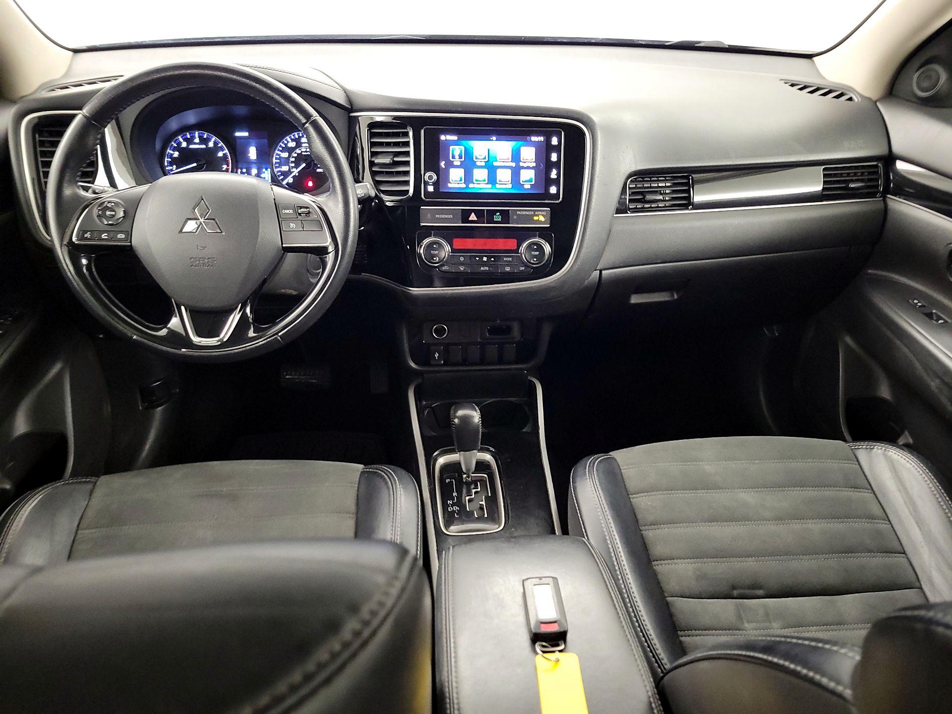 Thumbnail: 2019 Mitsubishi Outlander - 9