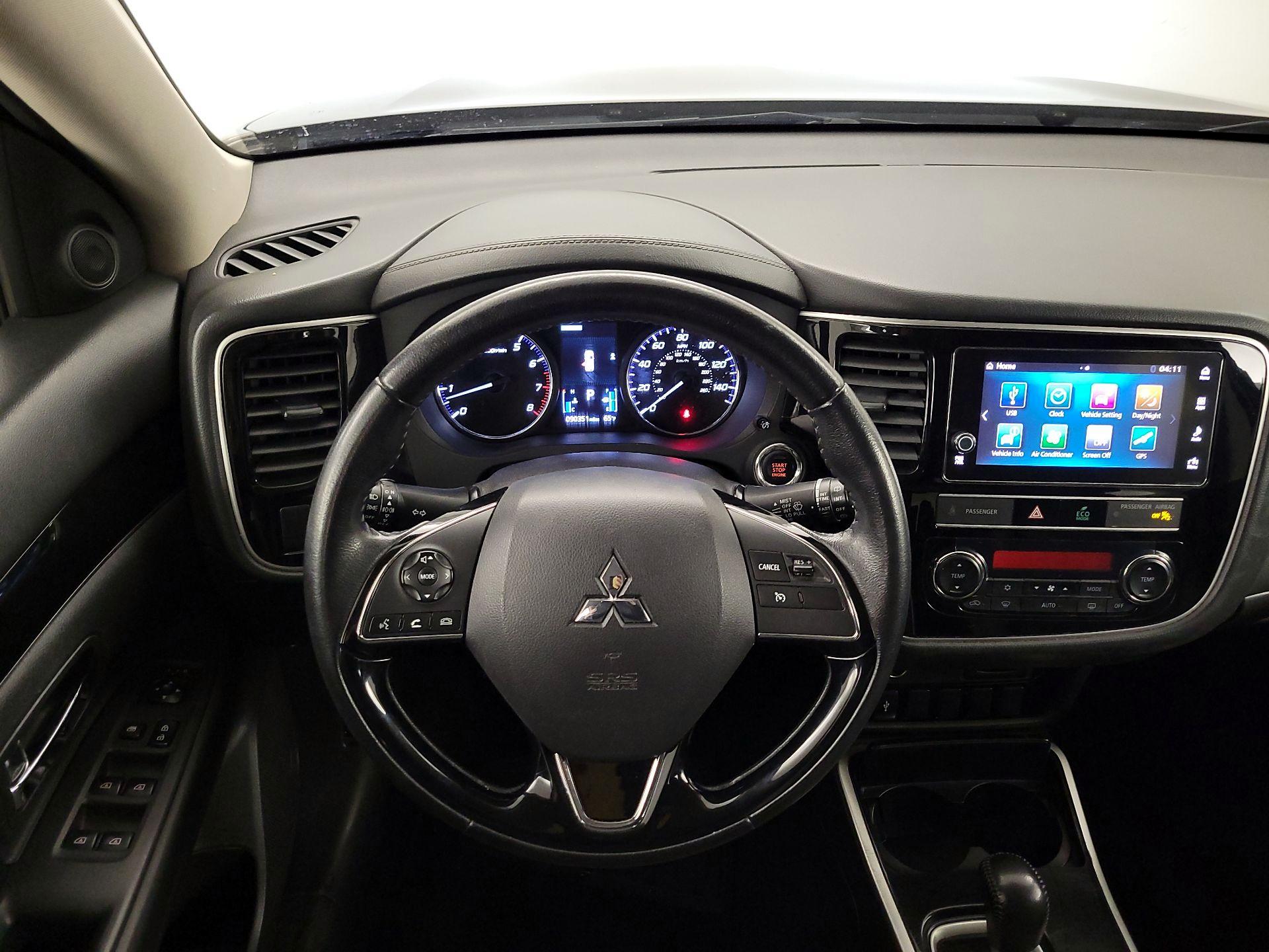 Thumbnail: 2019 Mitsubishi Outlander - 10