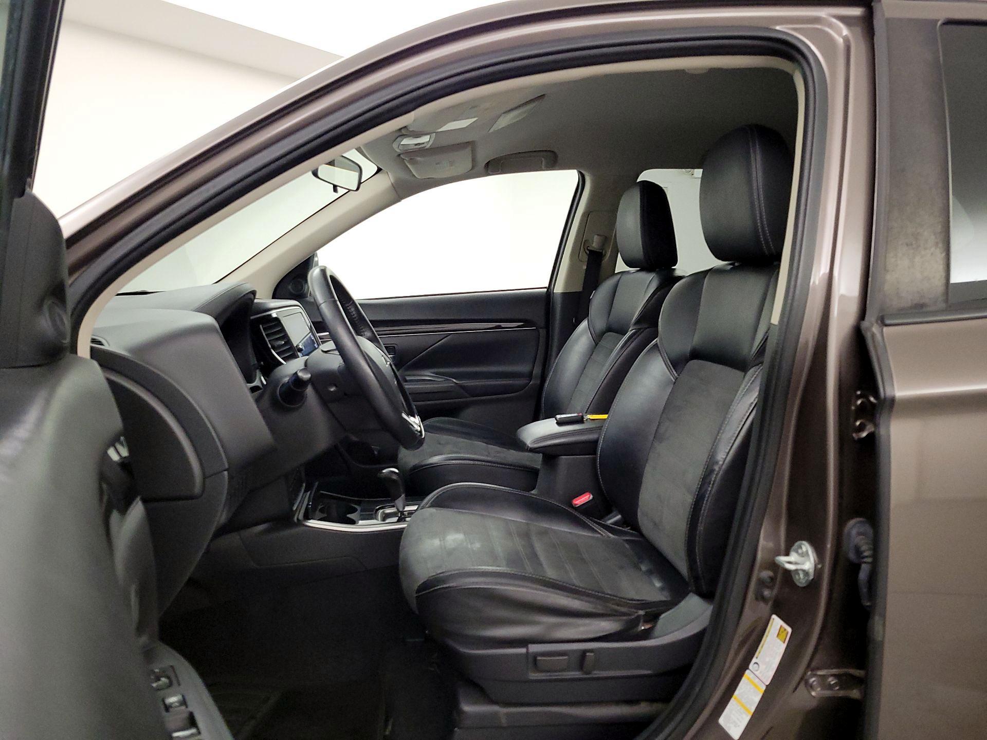 Thumbnail: 2019 Mitsubishi Outlander - 11