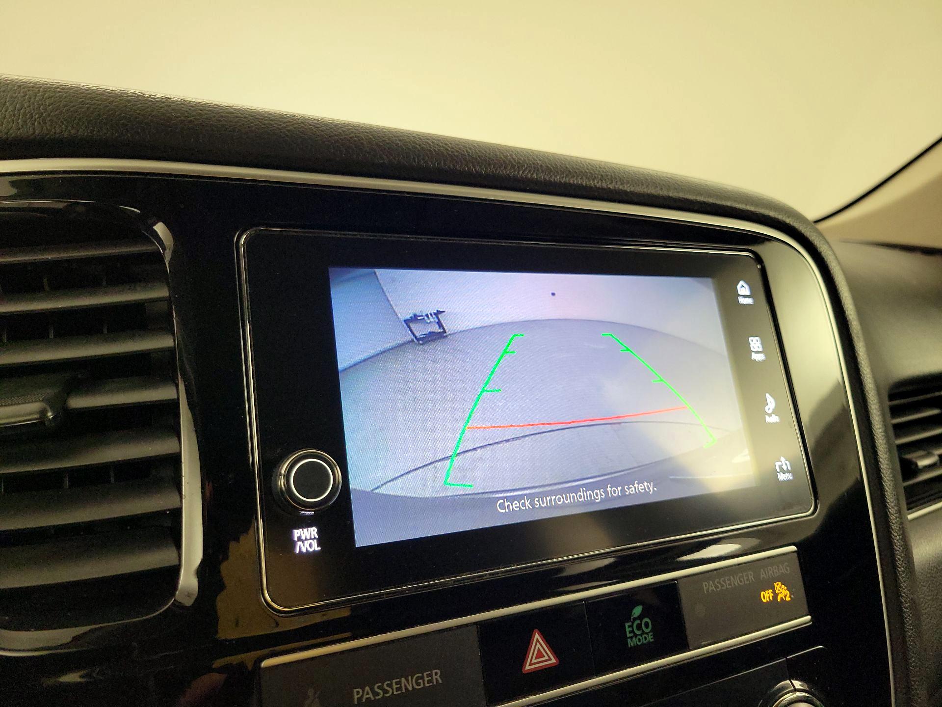 Thumbnail: 2019 Mitsubishi Outlander - 14