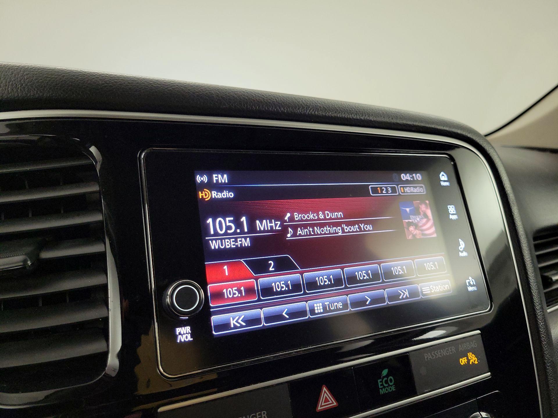 Thumbnail: 2019 Mitsubishi Outlander - 15