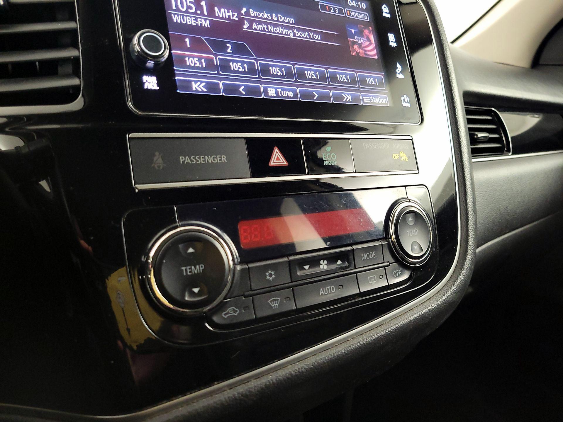 Thumbnail: 2019 Mitsubishi Outlander - 16