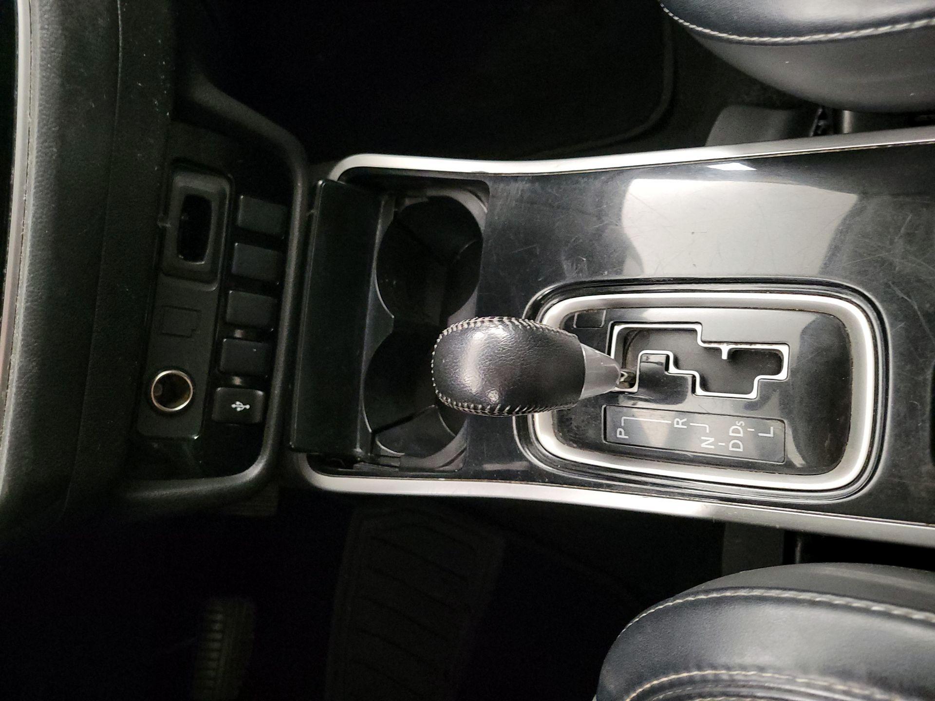 Thumbnail: 2019 Mitsubishi Outlander - 17