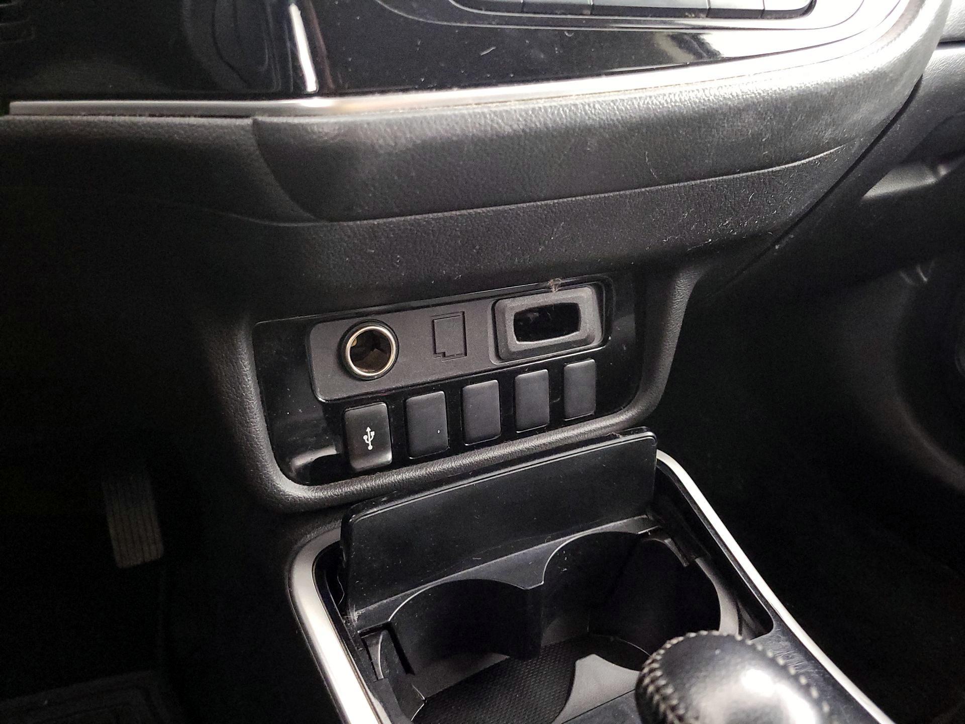 Thumbnail: 2019 Mitsubishi Outlander - 18