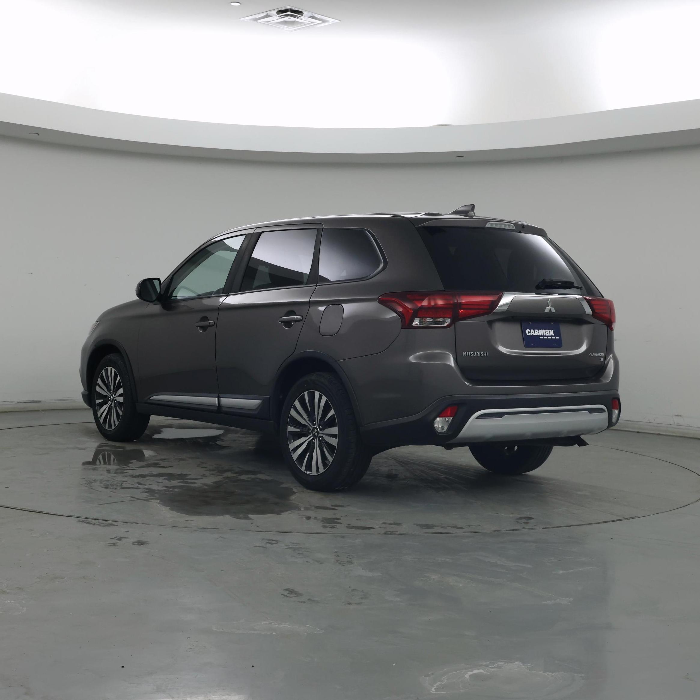 Thumbnail: 2019 Mitsubishi Outlander - 2