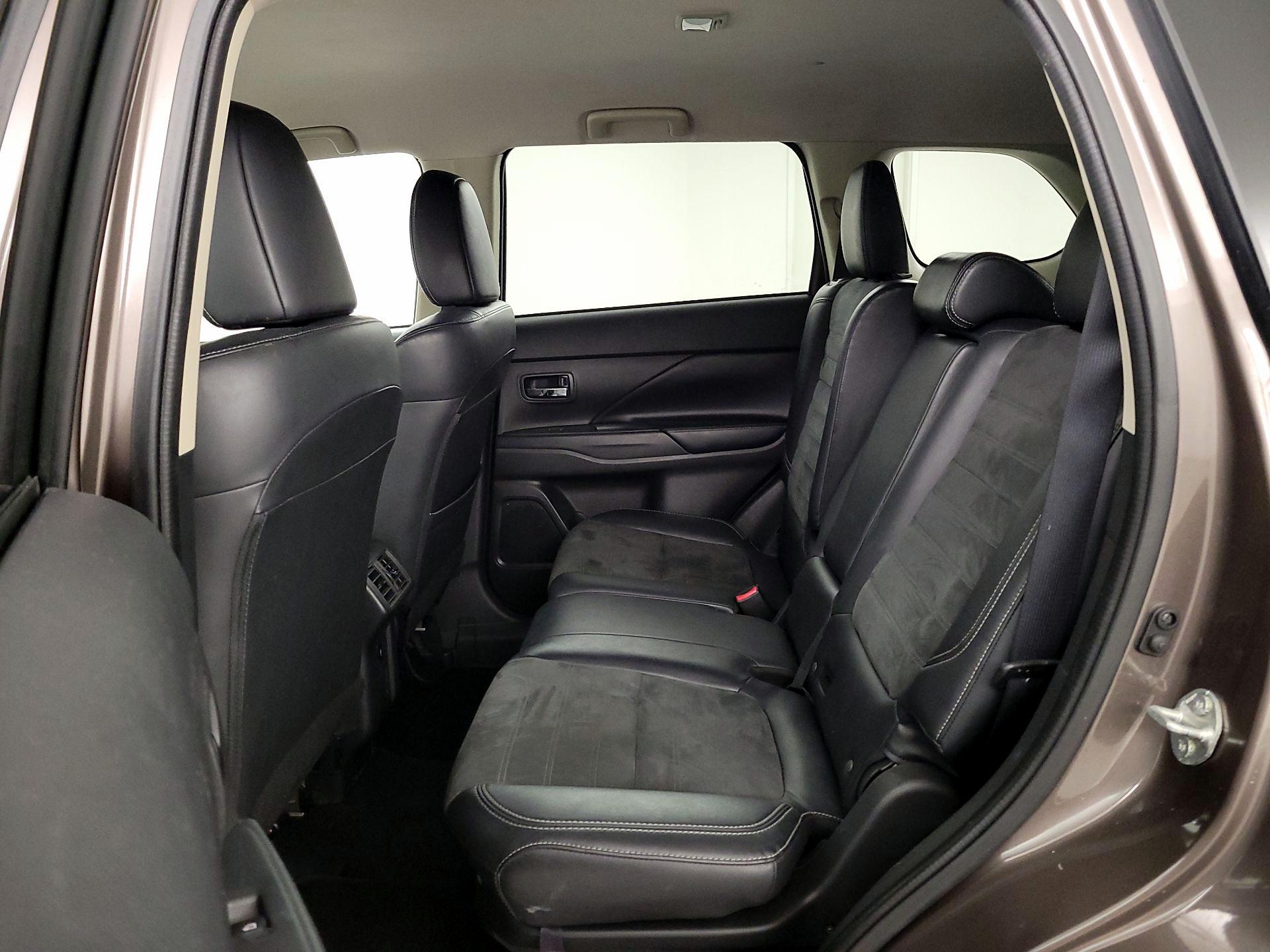 Thumbnail: 2019 Mitsubishi Outlander - 19