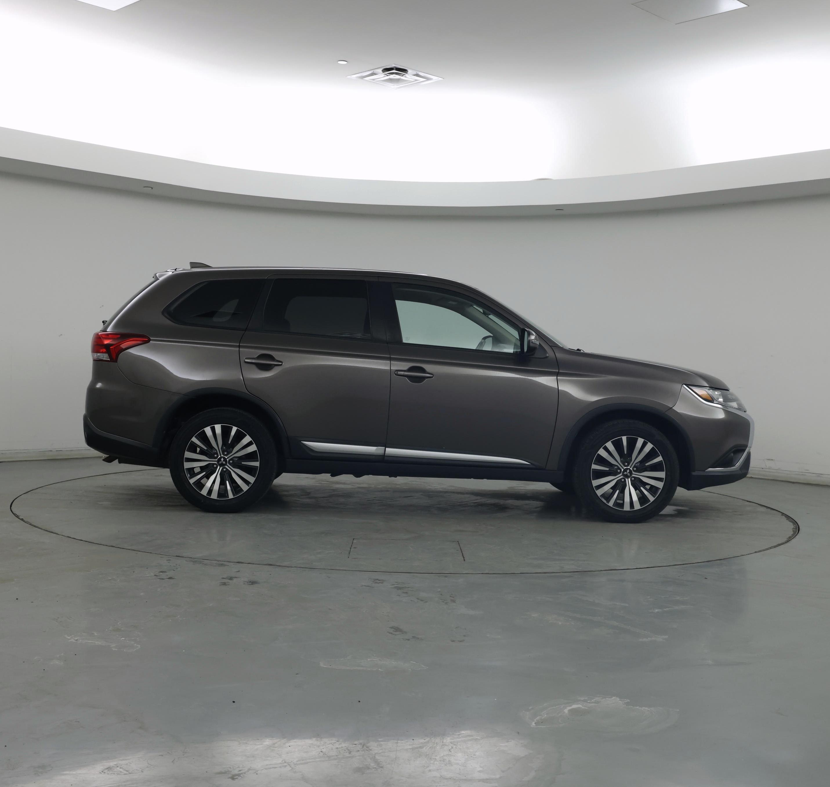 Thumbnail: 2019 Mitsubishi Outlander - 7