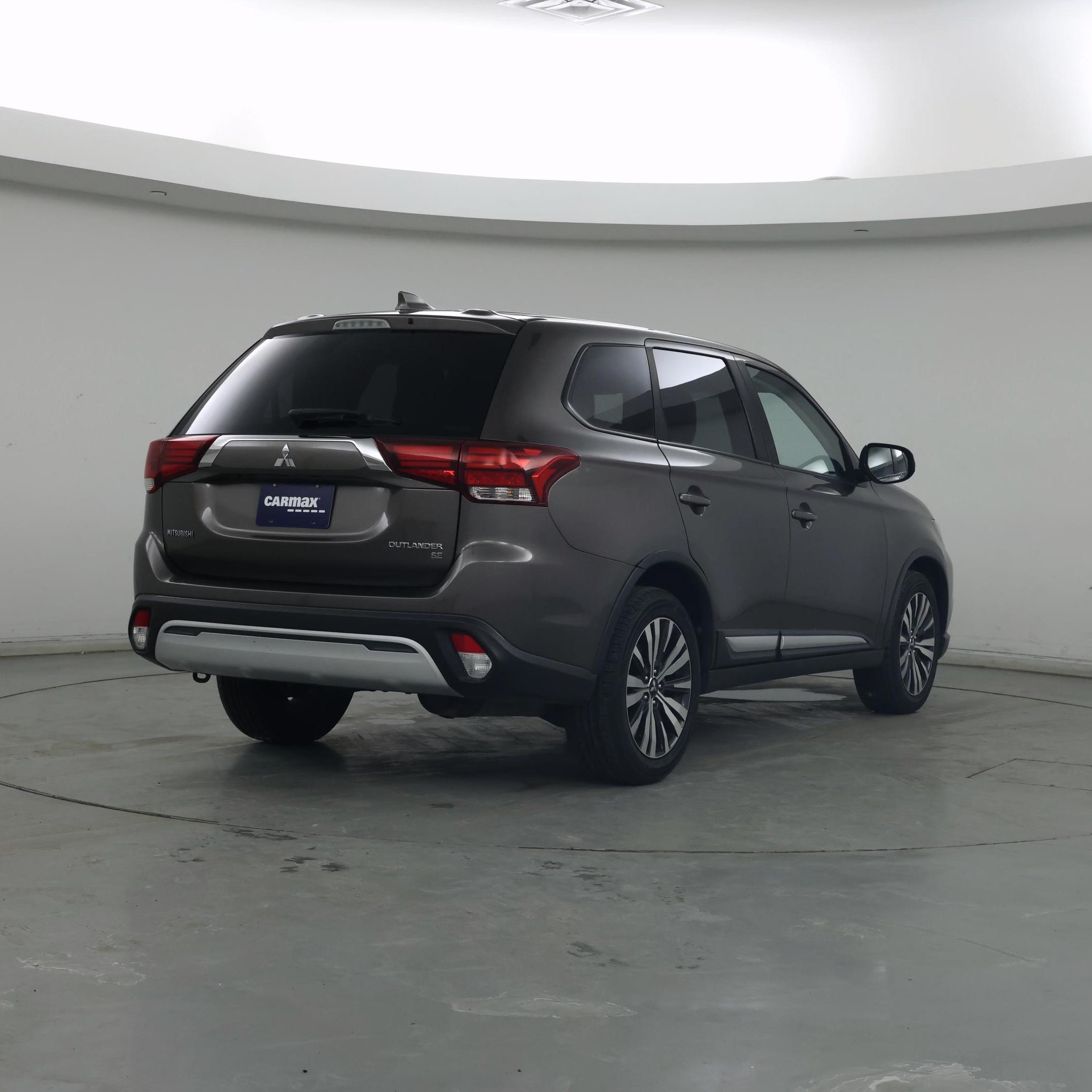 Thumbnail: 2019 Mitsubishi Outlander - 8