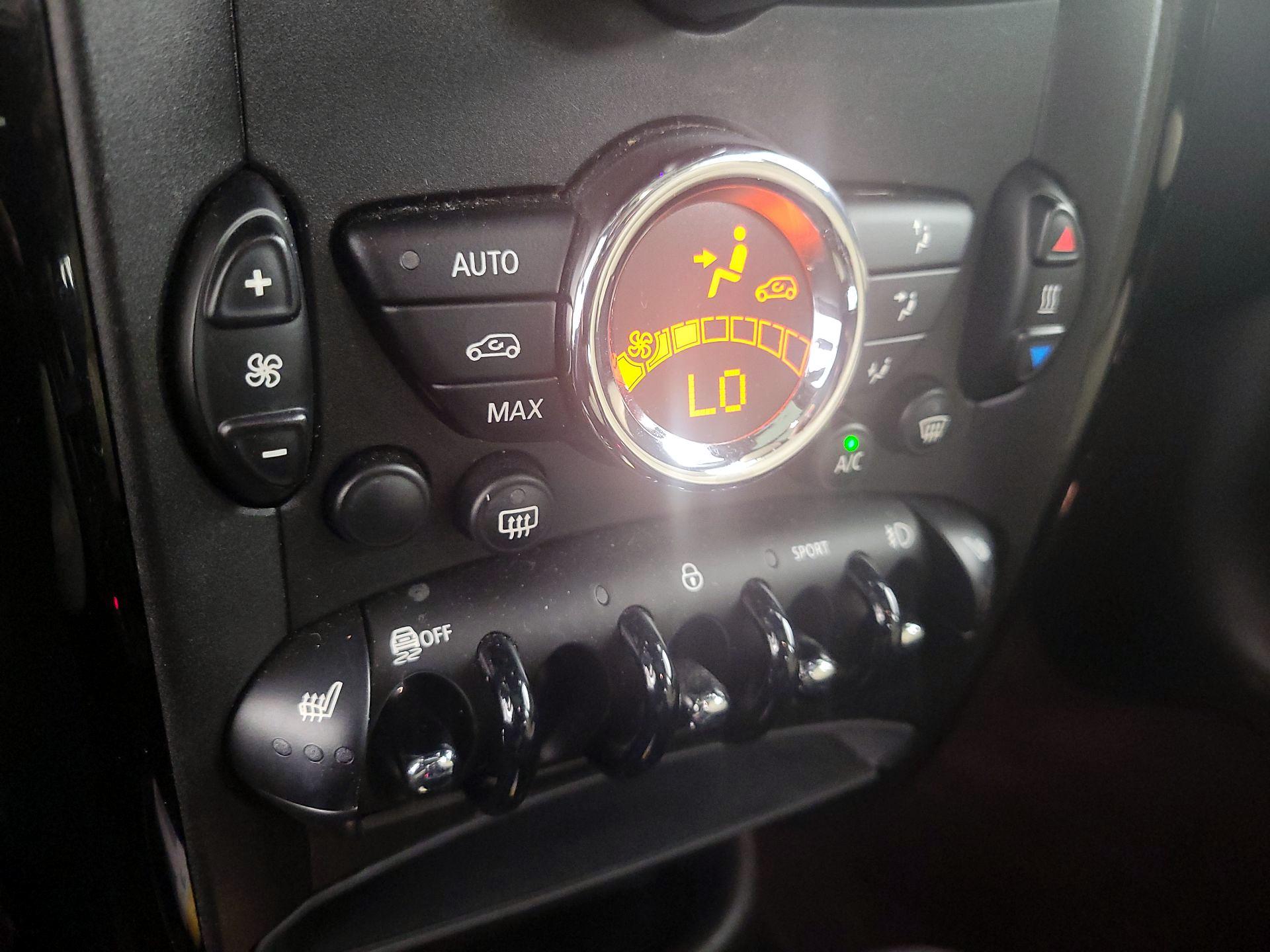 Thumbnail: 2015 MINI Cooper Countryman - 15