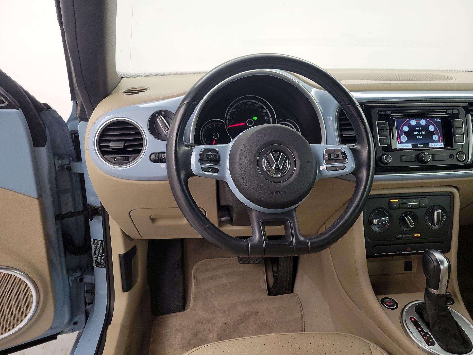 Thumbnail: 2015 Volkswagen Beetle - 10