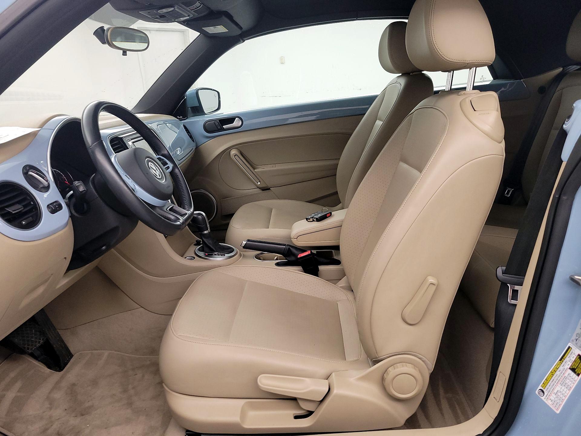 Thumbnail: 2015 Volkswagen Beetle - 11