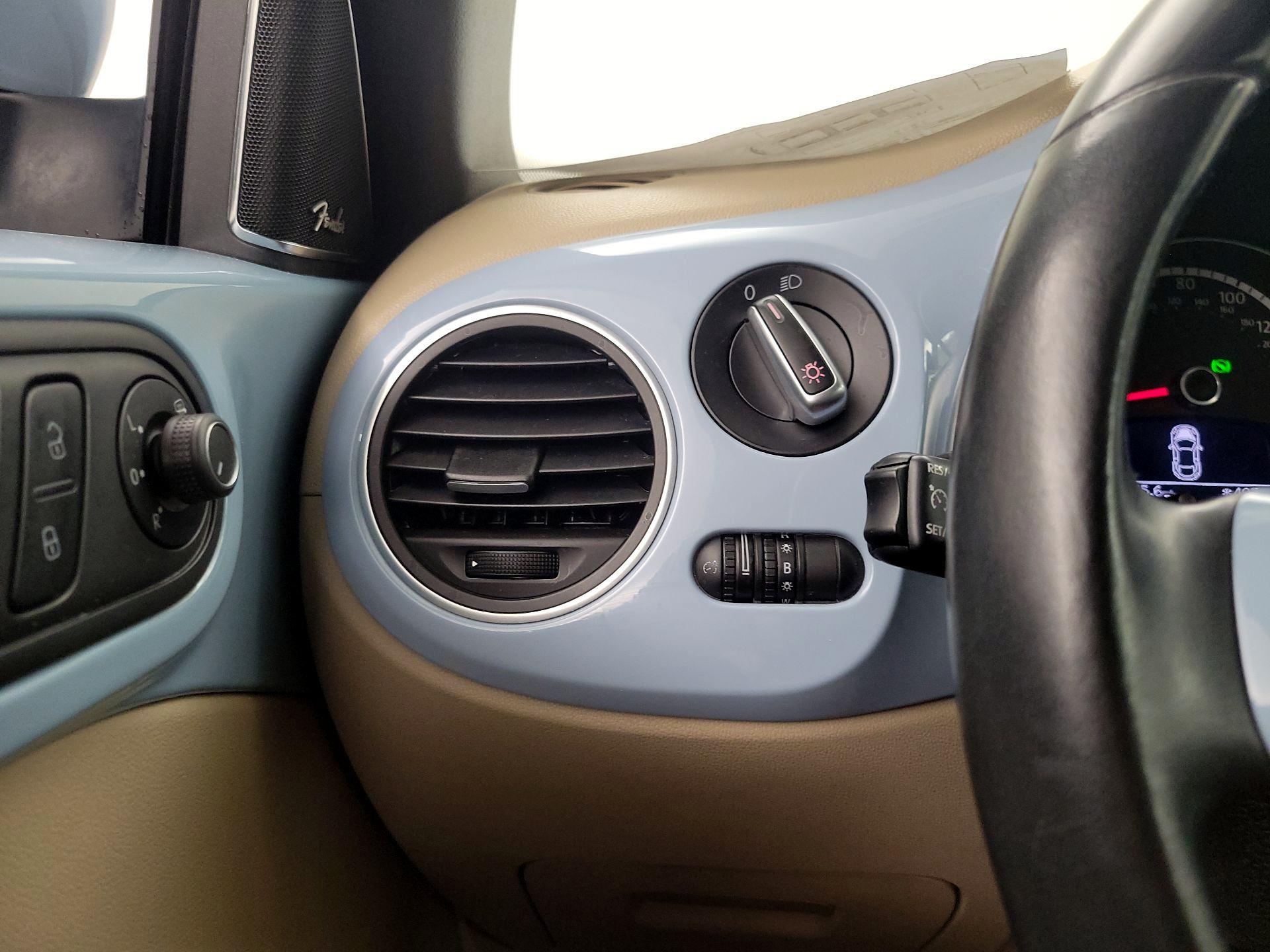 Thumbnail: 2015 Volkswagen Beetle - 13