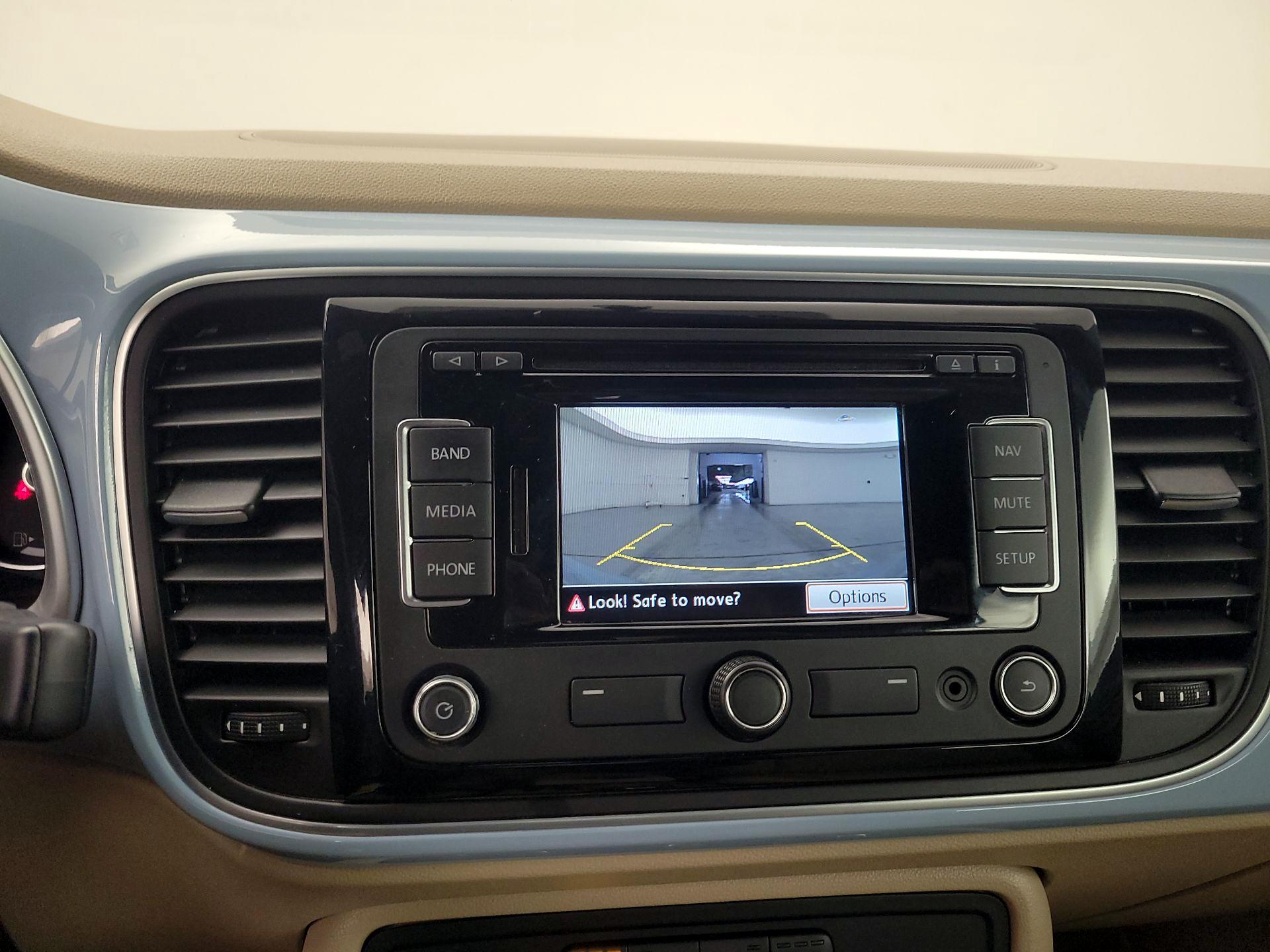 Thumbnail: 2015 Volkswagen Beetle - 14