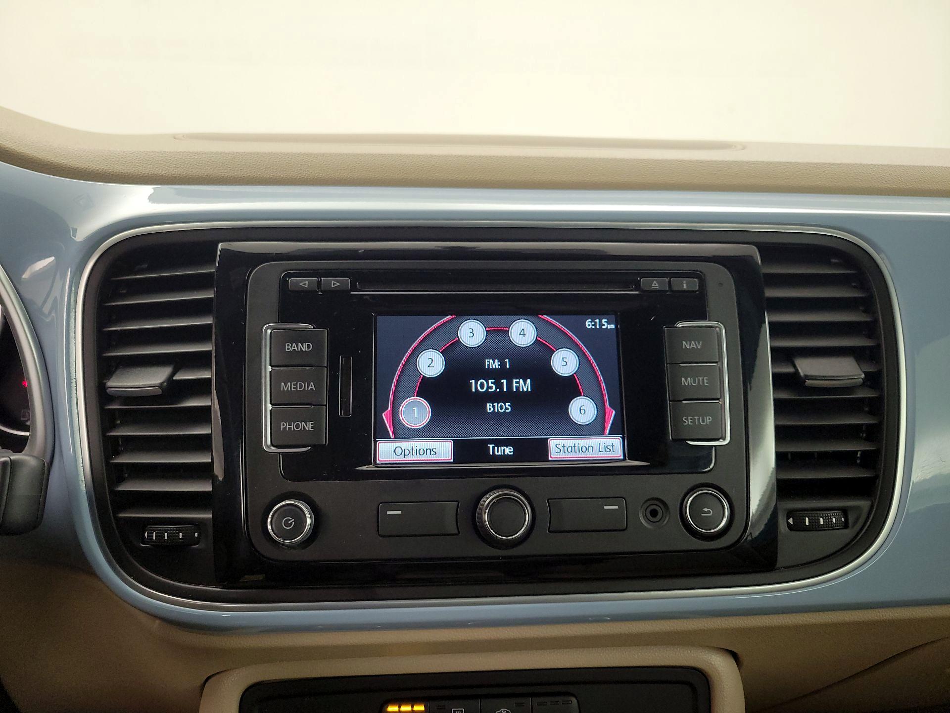 Thumbnail: 2015 Volkswagen Beetle - 15