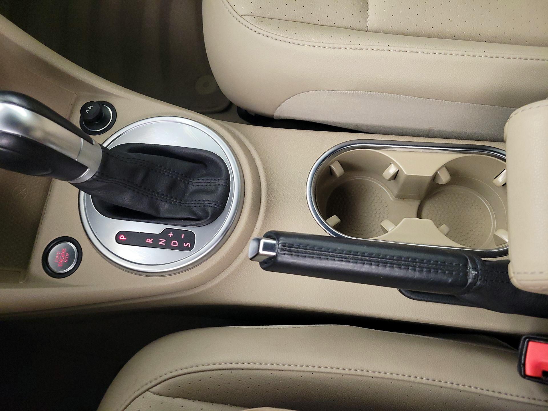 Thumbnail: 2015 Volkswagen Beetle - 17