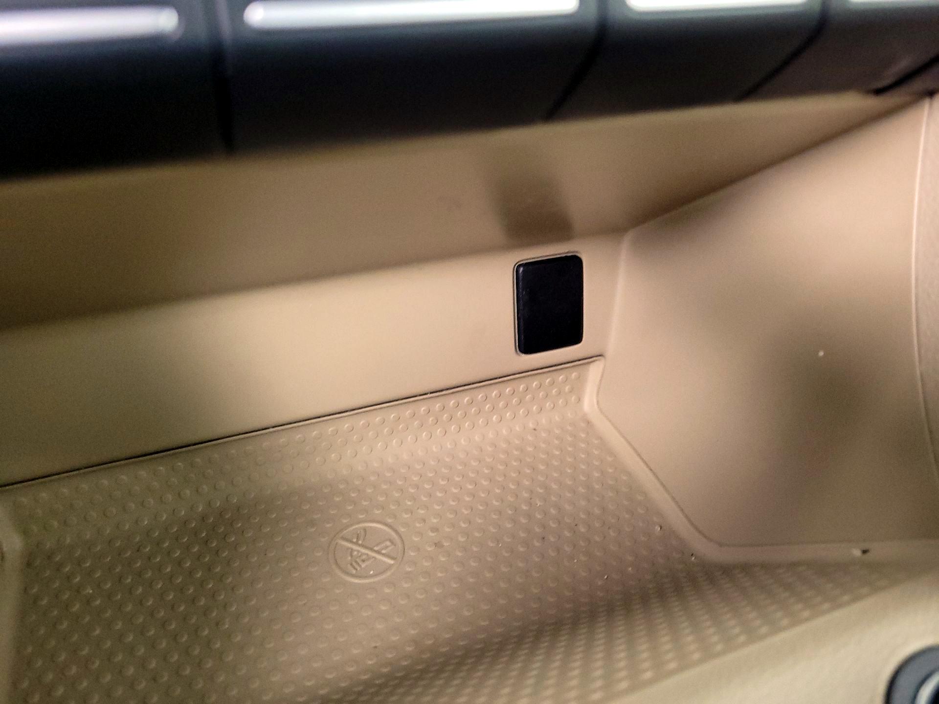 Thumbnail: 2015 Volkswagen Beetle - 18