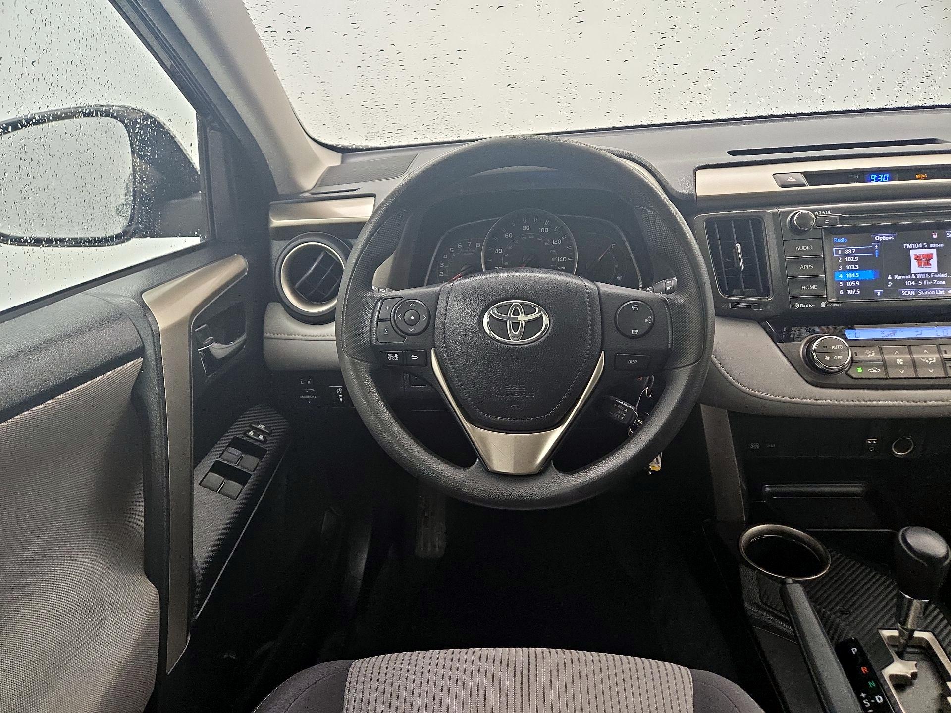 Thumbnail: 2015 Toyota RAV4 - 10